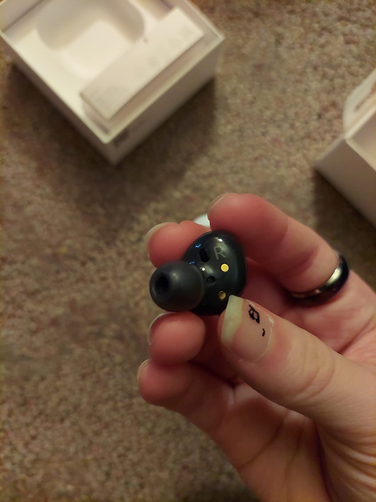 Galaxy Buds2 True Wireless Earbuds, Active Noise Cancelling, Ambient Sound, Bluetooth, Lightweight Comfort Fit, Graphite, International Version customer photo 2