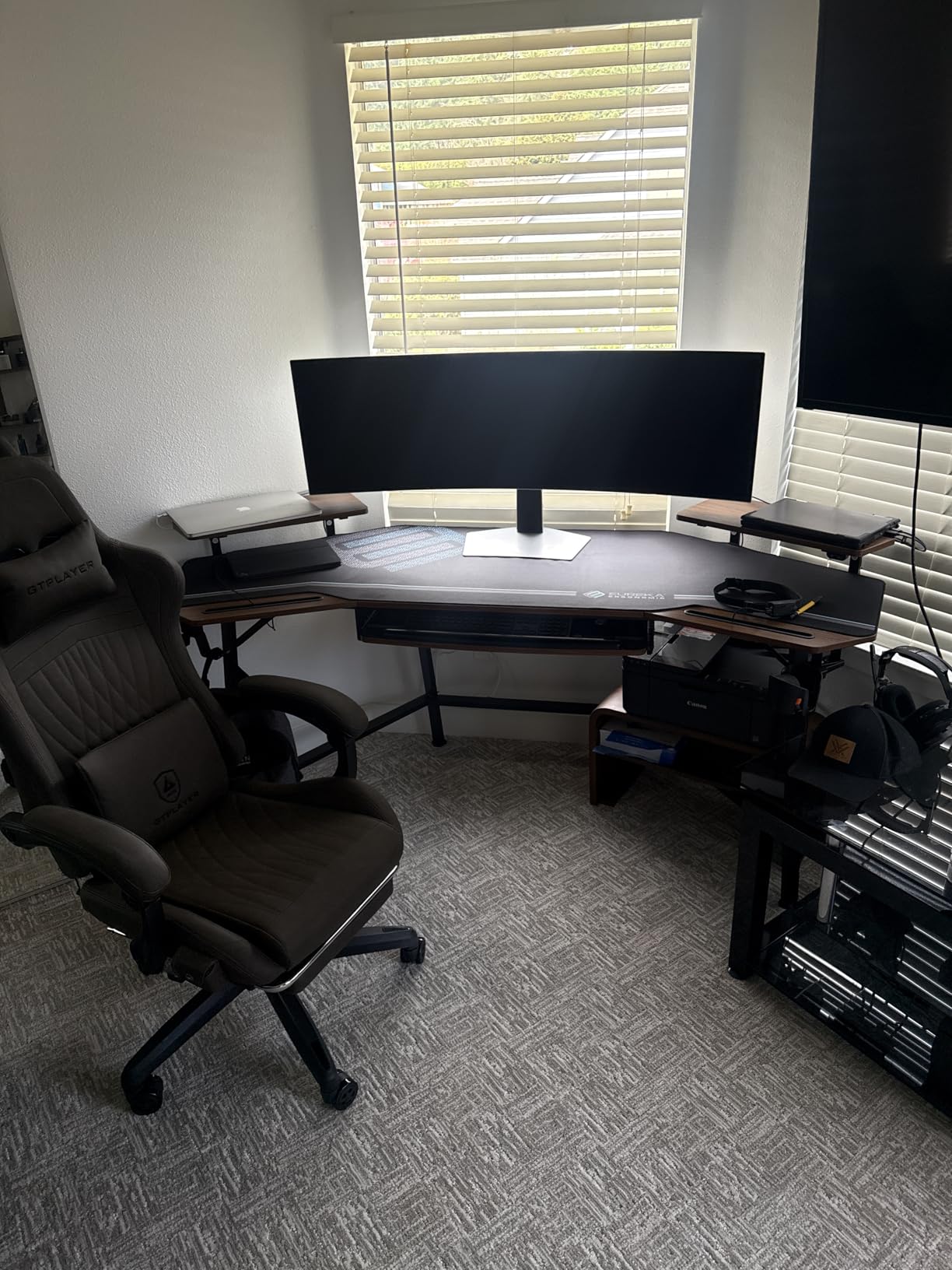 EUREKA ERGONOMIC Aero 72 Inch Gaming Desk with Keyboard Tray, Large Computer Desk Led Lights, Wing-Shaped Monitor Stand Dual Headphone Hanger Cup Holder for Studio,Streamer,Live,Black customer photo 2