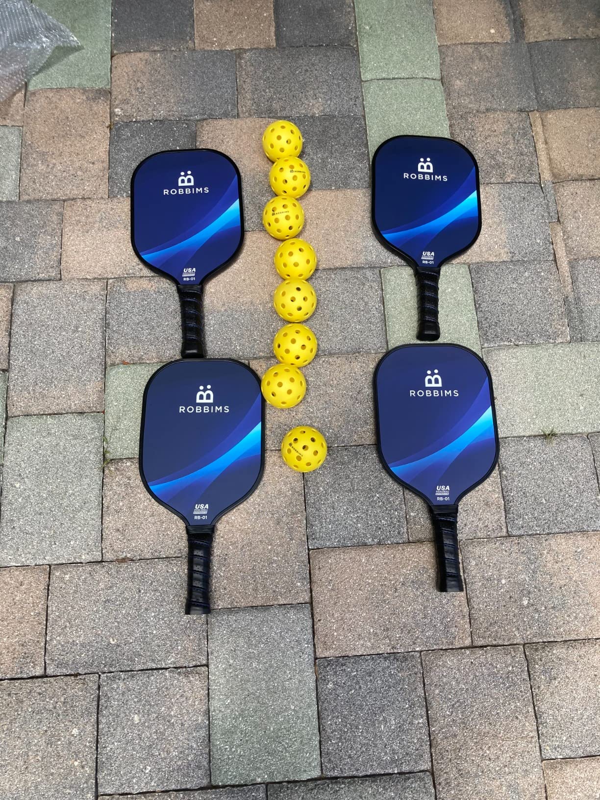 Pickleball Set with Net | 4 USA Pickleball Approved Carbon Fiber Paddles, Portable Regulation Size Net System, 8 Outdoor Balls, Duffle Bag & Carry Bag - ROBBIMS customer photo 1