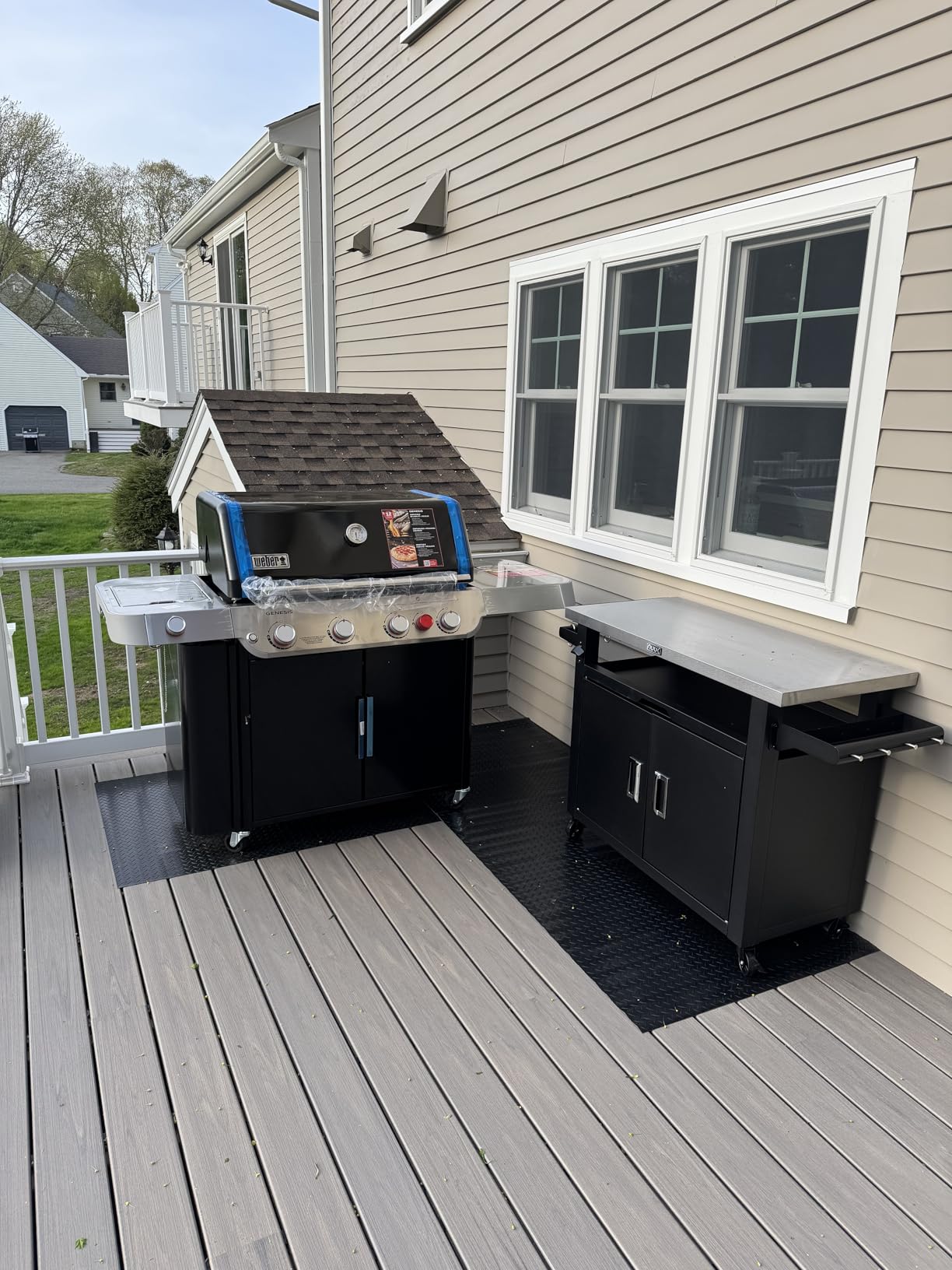 Genesis E-435 Liquid Propane Gas Grill for Outdoor Cooking, 4 Burners and 1 Side Burner, Black - Porcelain-Enameled Cast-Iron Grates, PureBlu Burners & Sear Zone customer photo 2