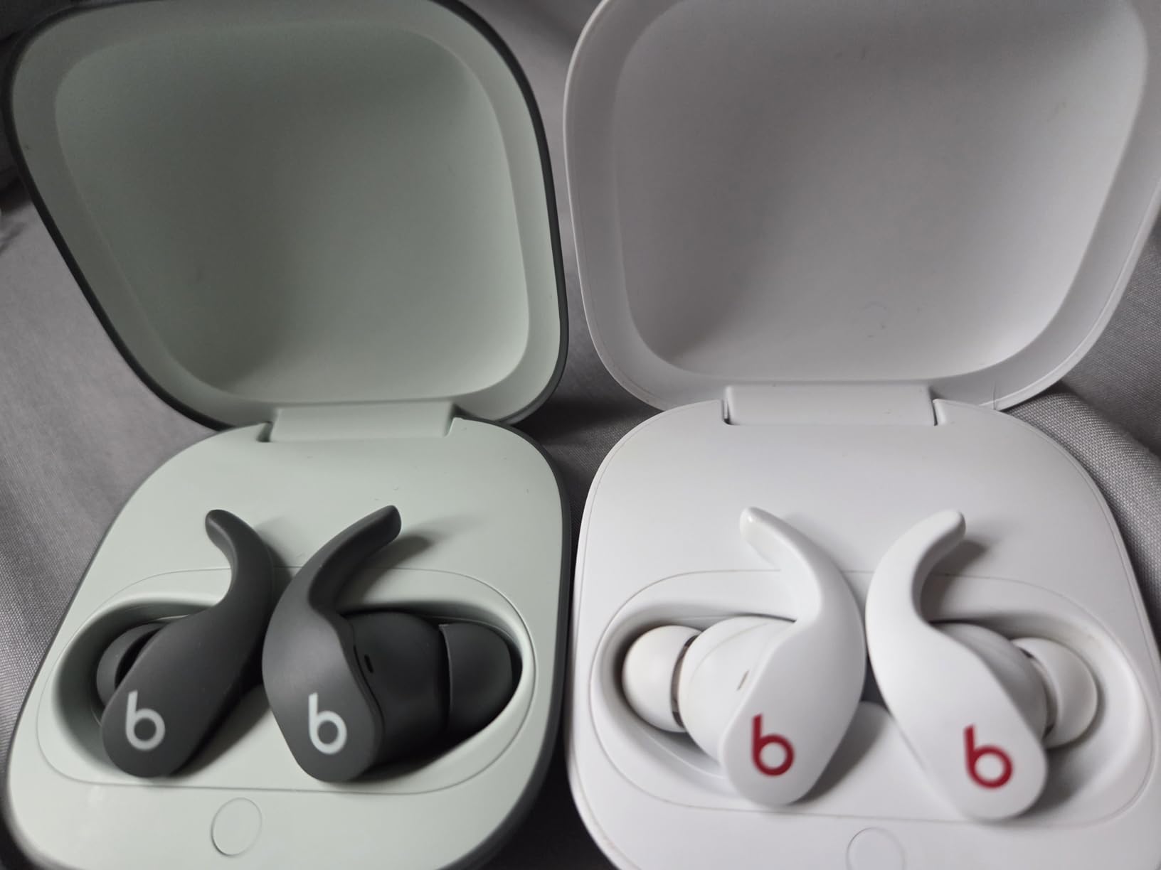 Beats Studio Buds - True Wireless Noise Cancelling Earbuds - Compatible with Apple & Android, Built-in Microphone, IPX4 Rating, Sweat Resistant Earphones, Class 1 Bluetooth Headphones - White customer photo 2
