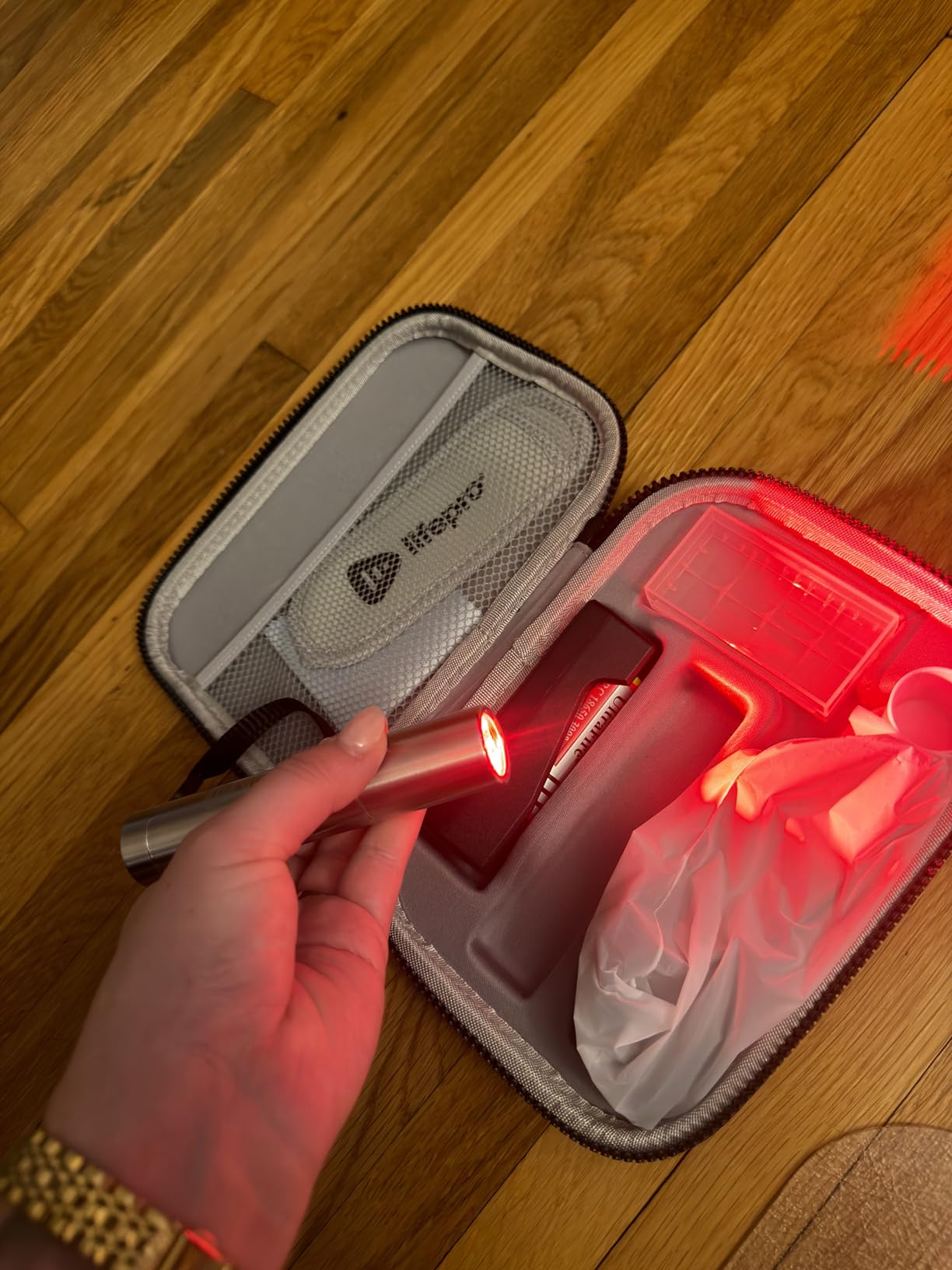LifePro Lumicure Red Light Therapy Torch - Red Light Therapy Wand Handheld | 630nm 660nm & 850nm LEDs - Near Infrared Red light Therapy For Body customer photo 1