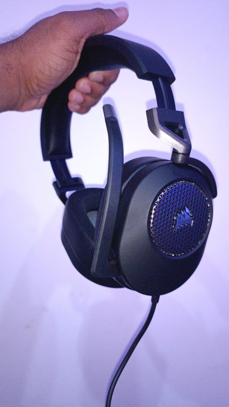 HS65 Surround Multiplatform Wired Gaming Headset - Dolby Atmos - SonarWorks SoundID - iCUE Compatible - PC, Mac, PS5, PS4, Xbox, Nintendo Switch, Mobile - Carbon customer photo 1