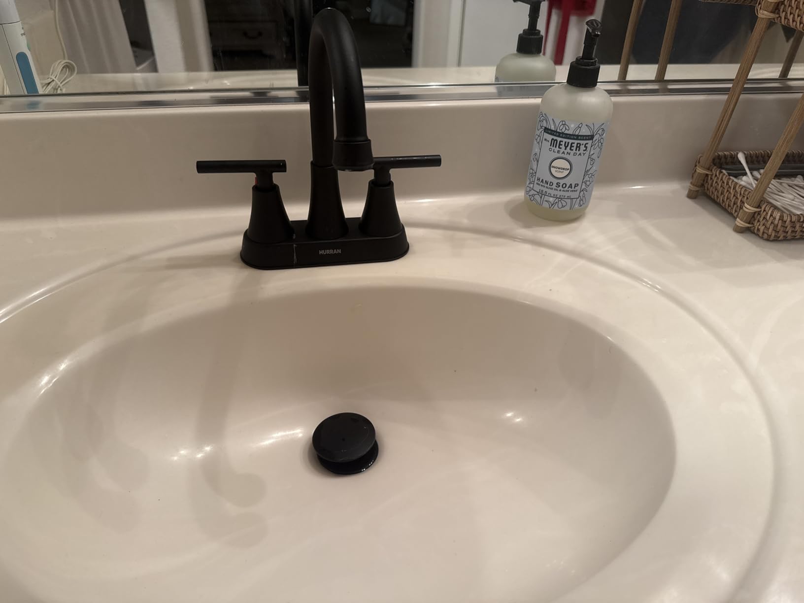 Bathroom Faucets for Sink 3 Hole, Hurran 4 inch Matte Black with Pop-up Drain and 2 Supply Hoses, Stainless Steel Lead-Free 2-Handle Centerset Faucet for Sink Vanity customer photo 1