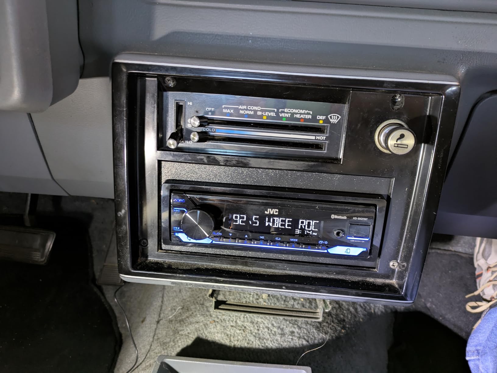 JVC KD-SX27BT Car Stereo with Bluetooth, 100W Digital Media Receiver, 1.5A USB to Charge Devices, Single DIN Head Unit, AM/FM, Aux-in, JVC Remote App customer photo 1