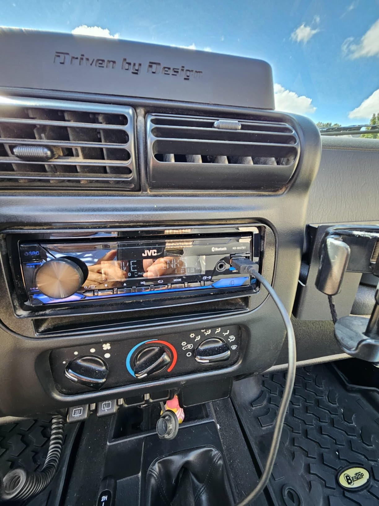 JVC KD-SX27BT Car Stereo with Bluetooth, 100W Digital Media Receiver, 1.5A USB to Charge Devices, Single DIN Head Unit, AM/FM, Aux-in, JVC Remote App customer photo 2