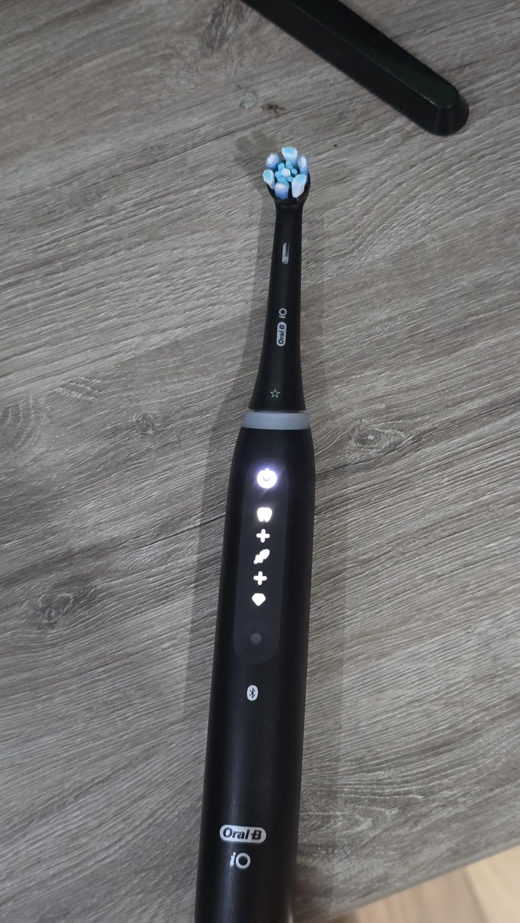 Oral-B iO5 Customizable Clean Rechargeable Electric Toothbrush, 5 Cleaning Modes, Black customer photo 1