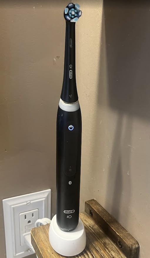 Oral-B iO5 Customizable Clean Rechargeable Electric Toothbrush, 5 Cleaning Modes, Black customer photo 2