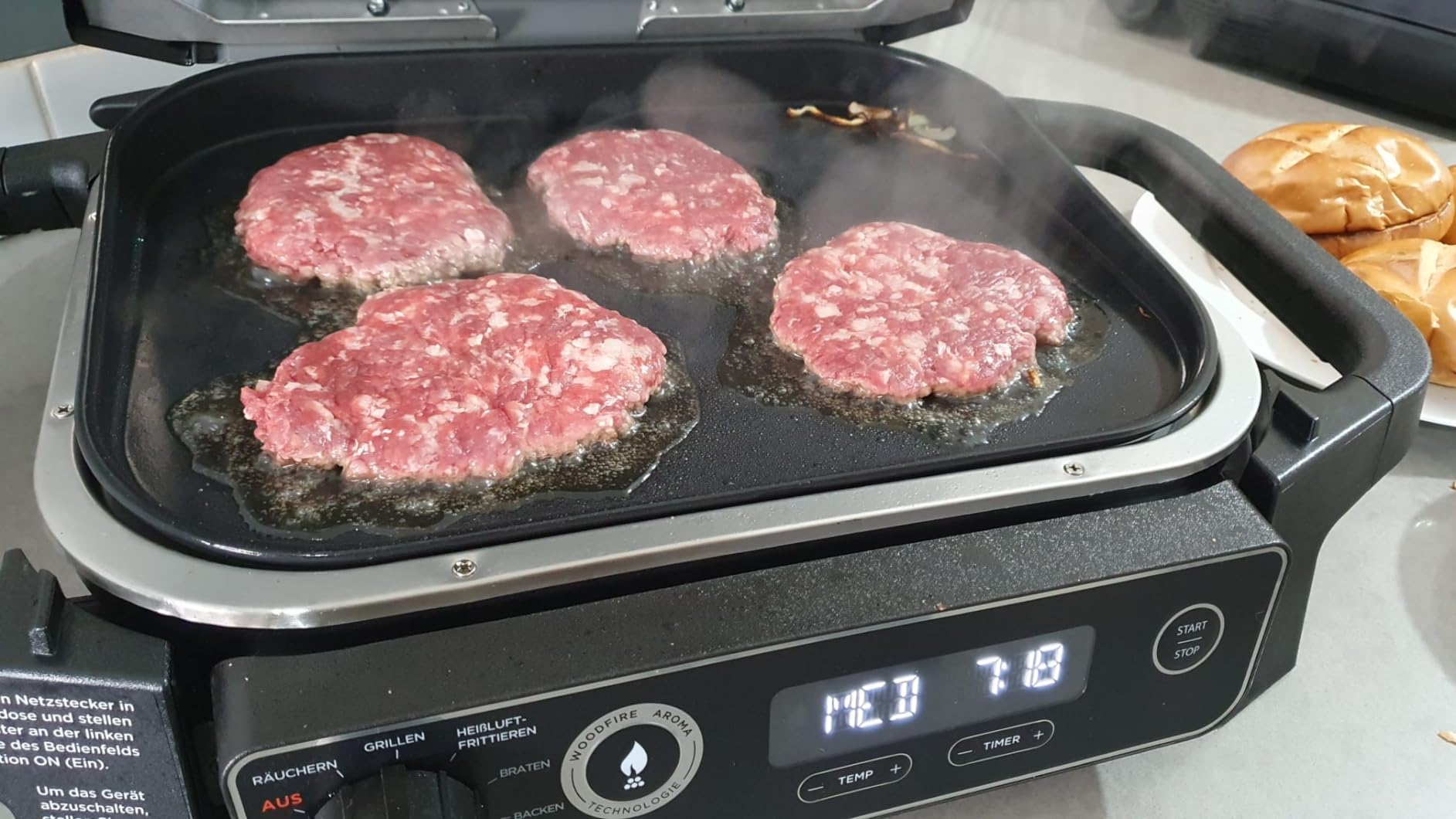 Ninja XSKGRDPLT Woodfire, Outdoor Flat Top Griddle Plate, Compatible with Ninja Woodfire Grills (OG700 series), Ceramic Coating, Insert, Black/Grey customer photo 1