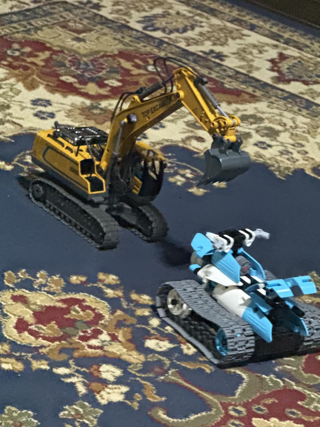 KIDMARKT Remote Control Excavator Toy for Boys | 11-Channel Metal Construction Truck with Lights, 2x1200mAh Batteries, 120-Min Playtime | RC Excavator Toys for Kids Ages 3-12, STEM Gift for Birthday customer photo 2