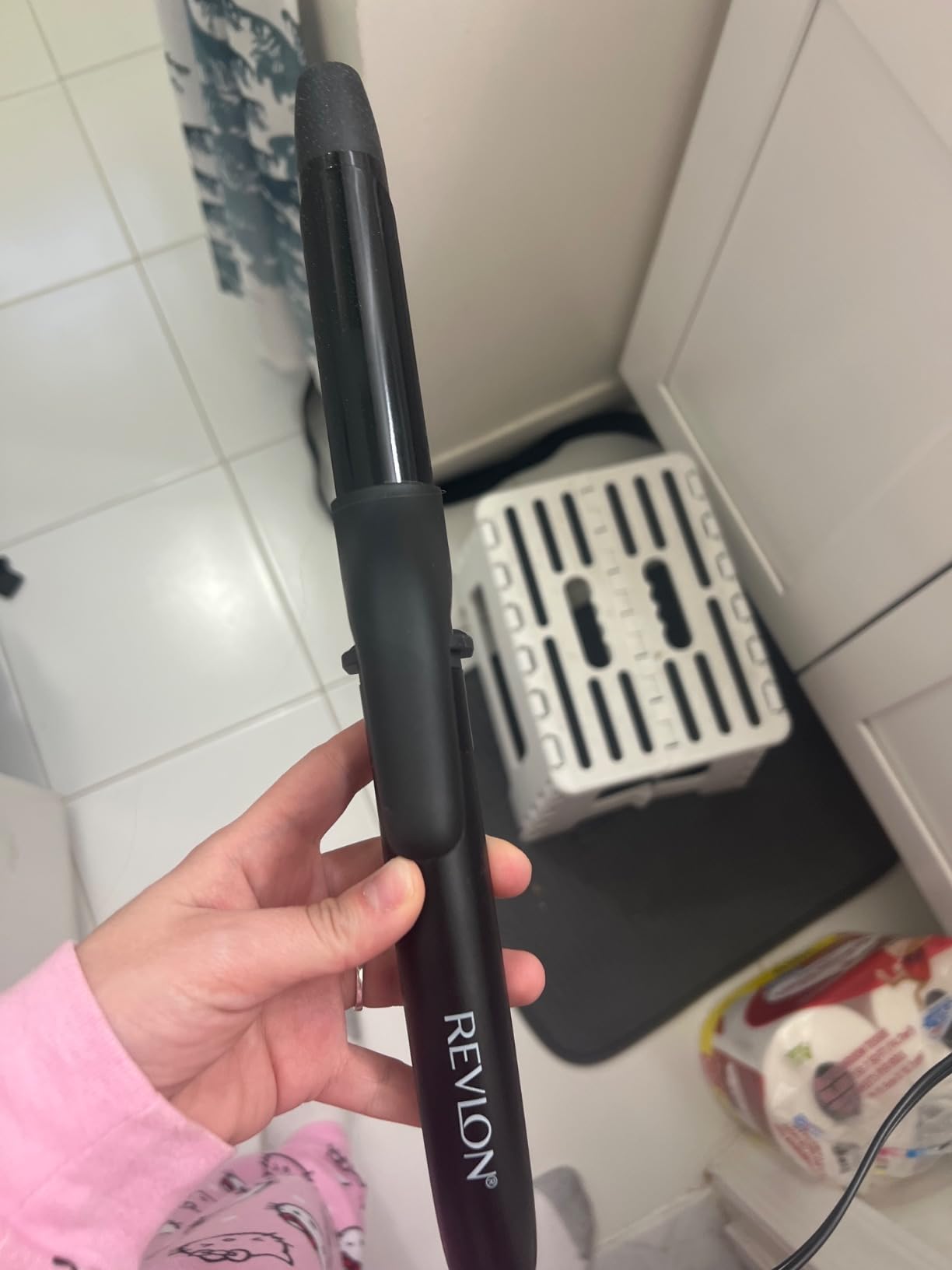 REVLON SmoothStay 1 Inch Curling Iron, Coconut Oil Infused Ceramic Curling Wand with Tourmaline Ionic Technology, Tight Bouncy Curls, Enhanced Shine, Reduced Frizz customer photo 2