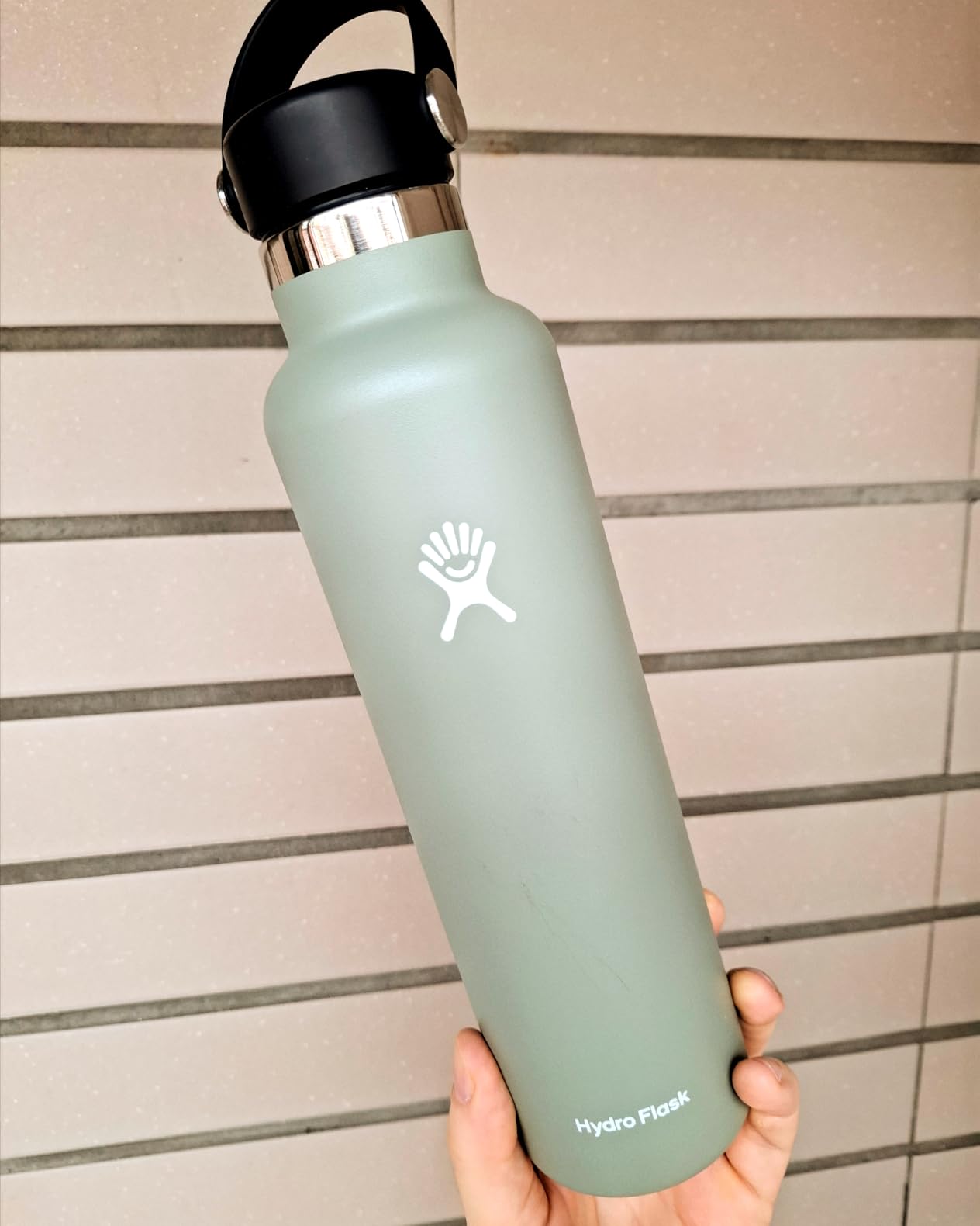 Hydro Flask Water Bottle - Insulated Stainless Steel - Non Spill, Leakproof in 24 Oz Agave Green customer photo 1