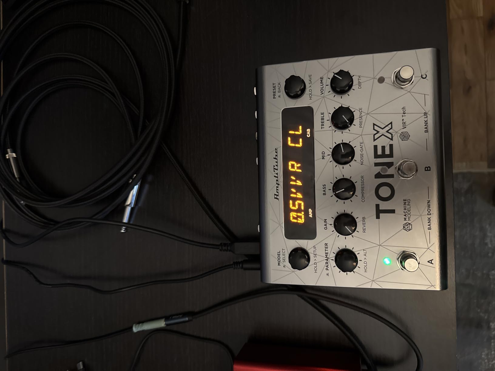 IK Multimedia TONEX Pedal: Stereo Multi-Effects Guitar and Bass Pedal with 150 Presets, 15 Pre/Post FX, Tuner, Tap Tempo, Headphone Out, Software Player and Editor customer photo 1