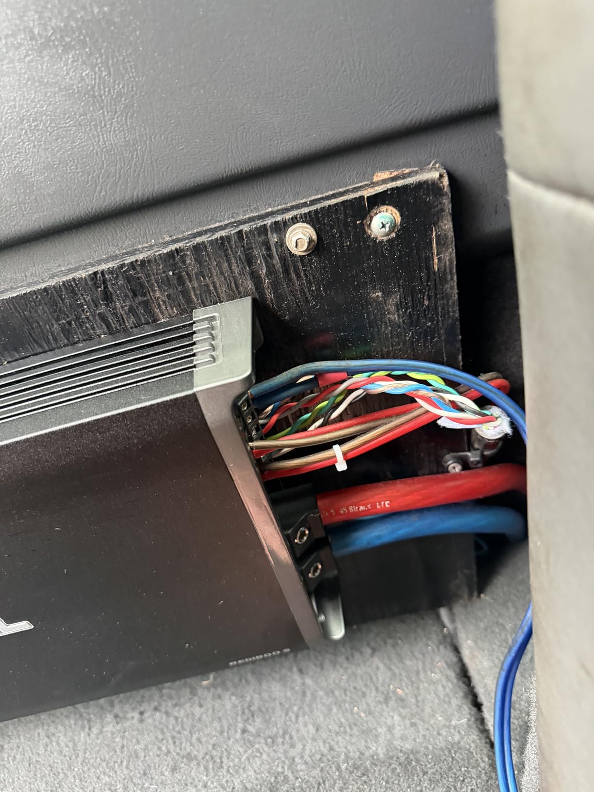 Recoil RED1800.5 1800 Watts Class-D Car Audio 5-Channel Amplifier, Mono 1 Ohm Stable, Remote Bass Knob Included customer photo 1