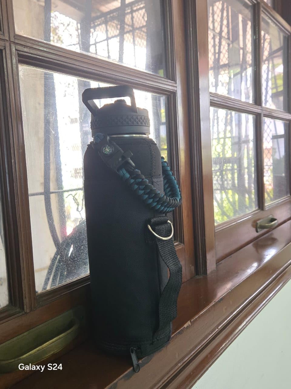 RAYMYLO Insulated Water Bottle 64 oz, Triple Wall Vacuum Stainless Steel (Cold for 48 Hrs), Leak Proof & Non-BPA, Half Gallon Water Flask Jug with Paracord Handle & Straw Spout Lids, Magic Black customer photo 1