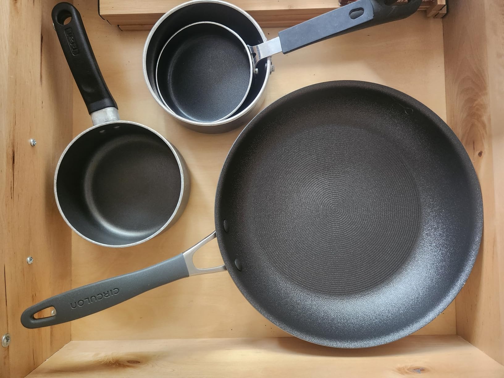 Circulon A1 Series with ScratchDefense Nonstick Induction Pots and Pans Cookware Set, Induction Cookware, Kitchen Essentials, 9-Piece, Graphite customer photo 2