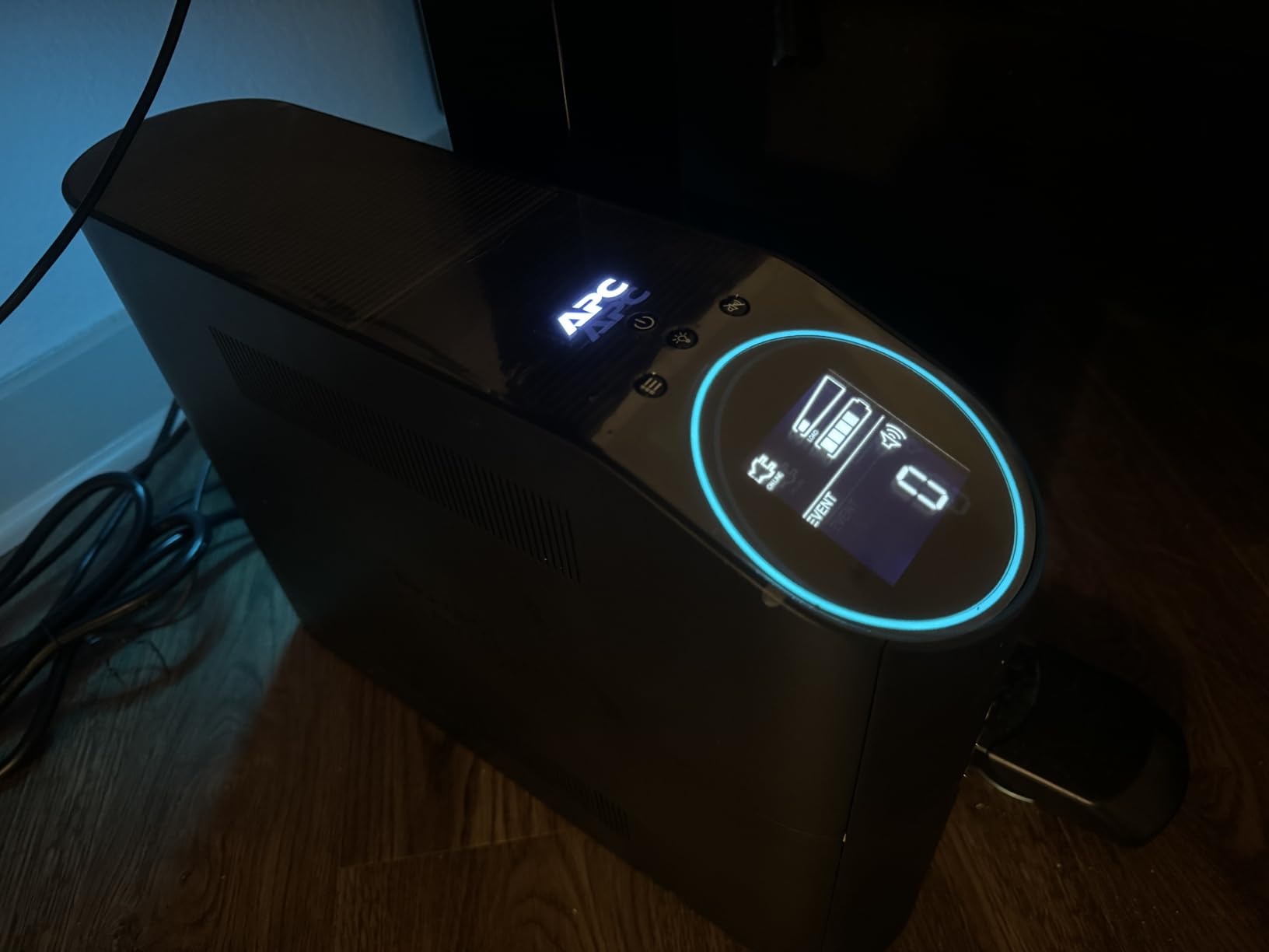 APC Back-UPS Pro Gaming UPS, 1500VA / 900W UPS Battery Backup Surge Protector, 10 Outlets, LCD, Sinewave, Type C Charger, BGM1500B-US Uninterruptible Power Supply for Gaming PC, PS5, Xbox Series X customer photo 2