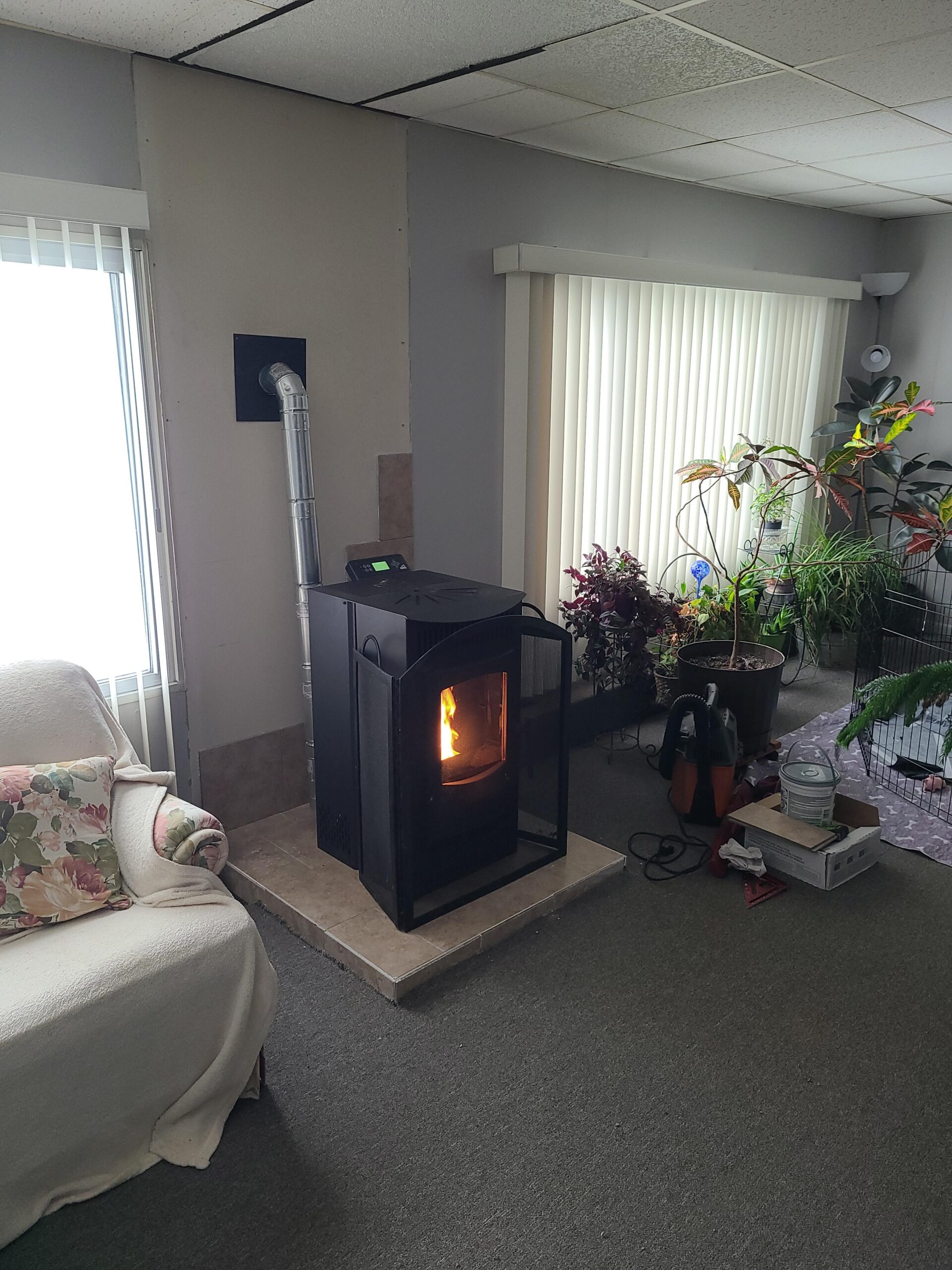 Castle 41278 Serenity Pellet Stove, 1,500 sq ft. Heating Capability, Smart Controller with Manual, Weekly, Thermostat and Eco Modes, 40lb Hopper, Easy Clean Design, Black customer photo 1