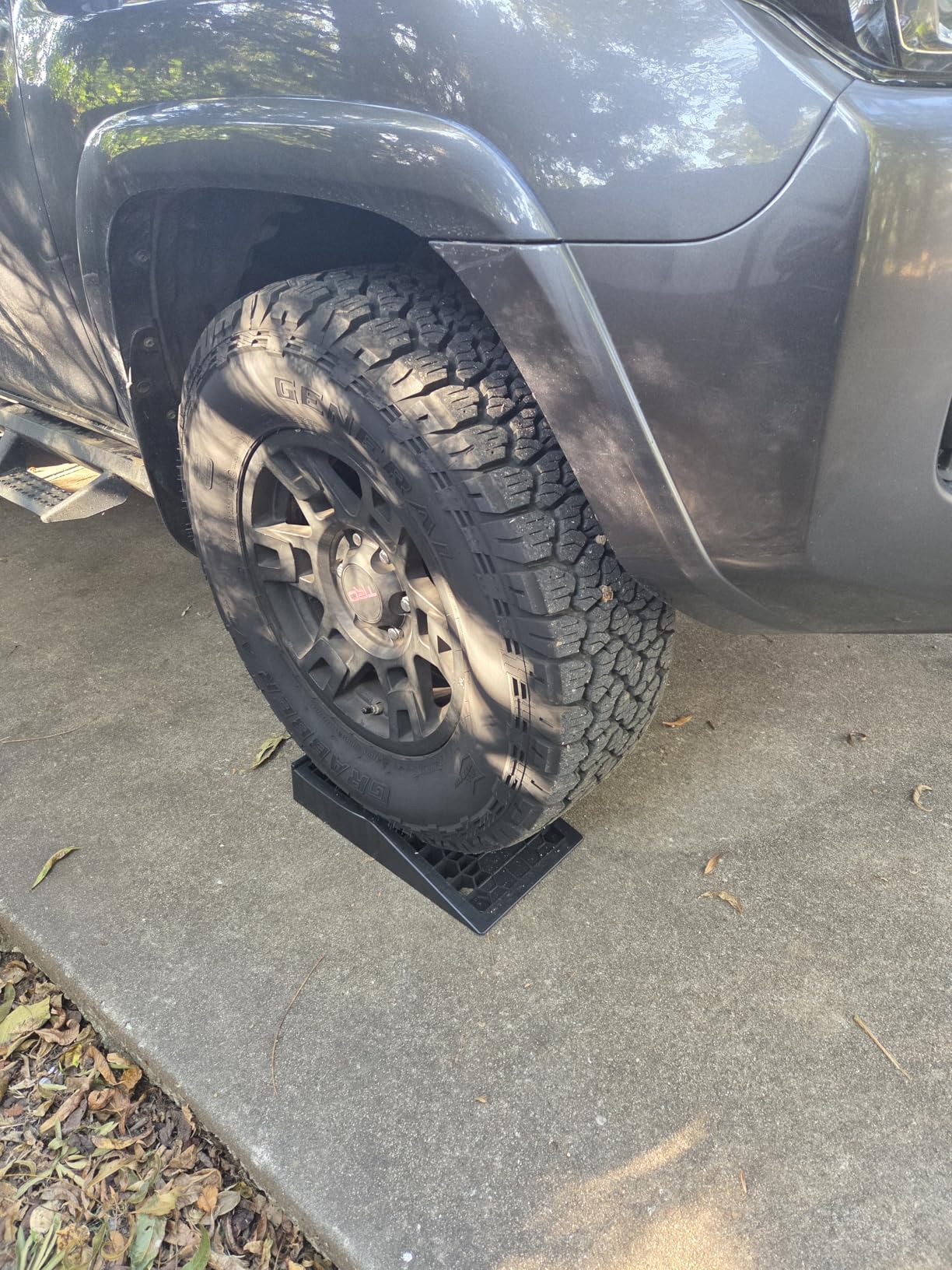 HOXWELL Portable Car Ramps for Oil Changes High Lift, Heavy Duty Plastic Low Profile Car Ramps for Jack Support, Vehicle Ramps for Garage, 35.63''x12''x8.07'', GVW 13000 LBS, 2 Packs customer photo 1
