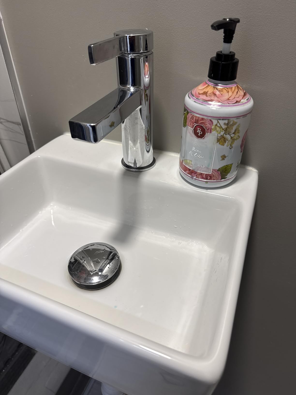 Moen Beric Spot Resist Nickel Modern One-Handle Single Hole Bathroom Faucet with Drain Assembly and Optional Deckplate for Your Bath Sink, 84774SRN customer photo 2