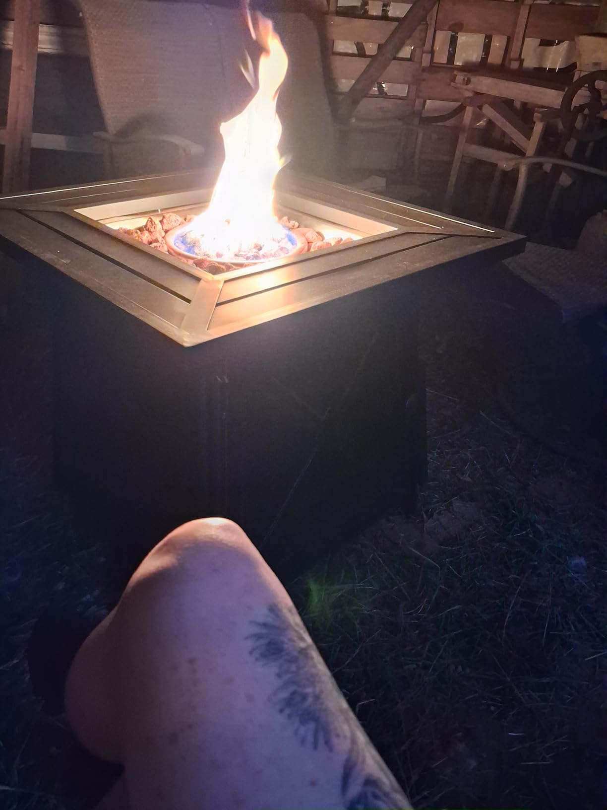 OutVue 28 inch Propane Fire Pit Table,Gas Fire Pits Table for Outside,50000 BTU Propane Firepit with Lid &Lava Rocks,Gas Firepit for Garden,Yard (Black) customer photo 1
