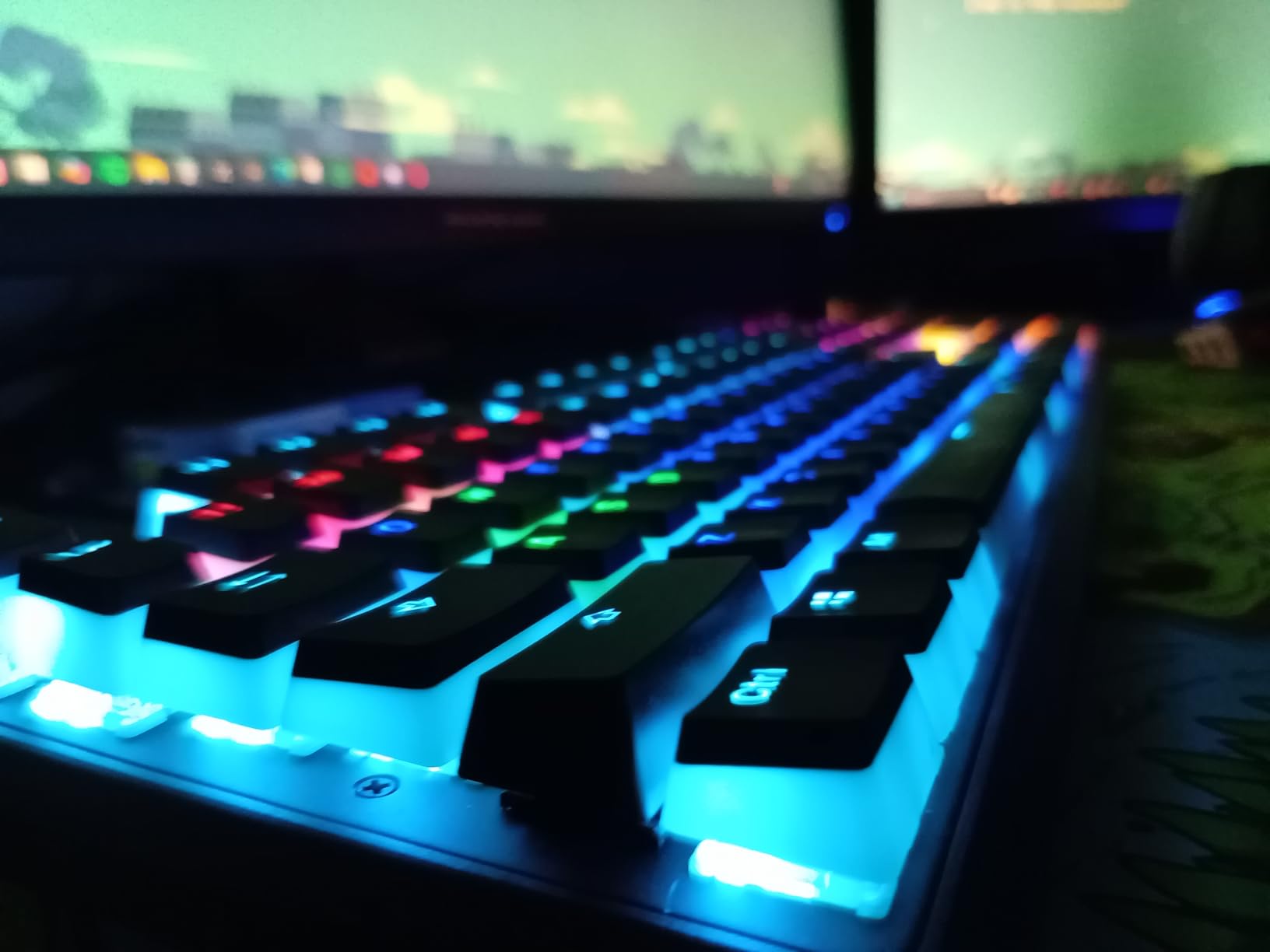 K70 CORE RGB Mechanical Wired Gaming Keyboard with Palmrest - Pre-Lubed MLX Red Linear Switches, SOCD, ABS Double-Shot Keycaps, Sound Dampening, Media Control Dial, QWERTY NA - Black customer photo 2