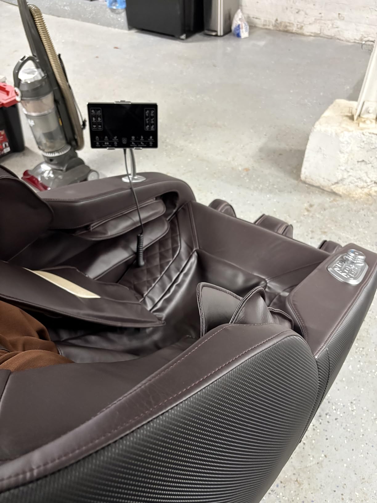 iBooMas Massage Chair Full Body, 6 Massage Intensities Zero Gravity SL-Track Shiatsu Massage Chair with 18 Modes, 42 Airbags, 5 Heating Area, Body Scan, Extendable Footrest, Foot Roller(Brown+Black) customer photo 2