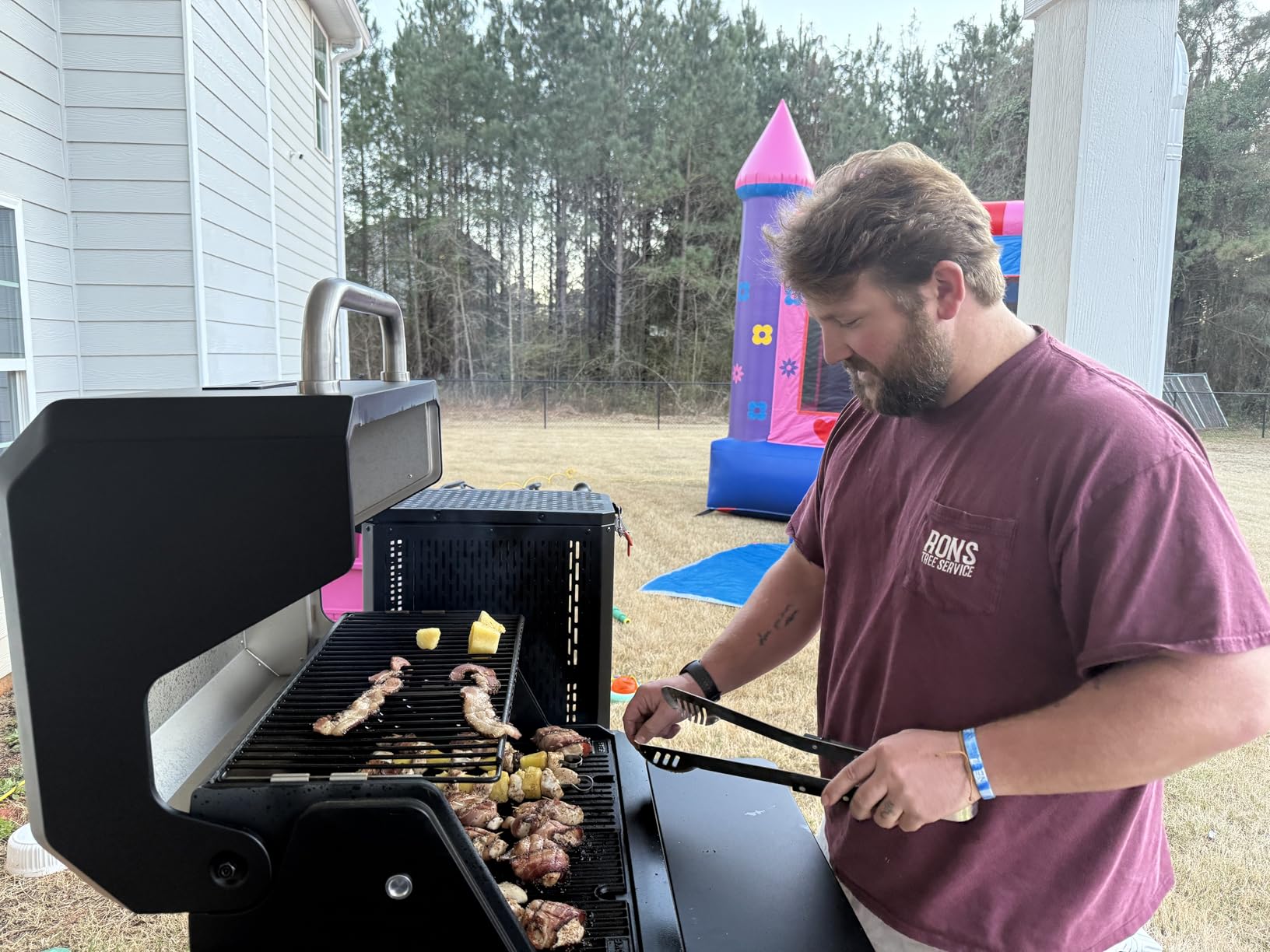 Masterbuilt® Gravity Series® 600 Smoker Grill - Digital Charcoal Grill,WiFi Technology, GravityFed™ Charcoal Hopper, 600 Cooking Sq. Inches, Black, Model MB20041023 customer photo 1