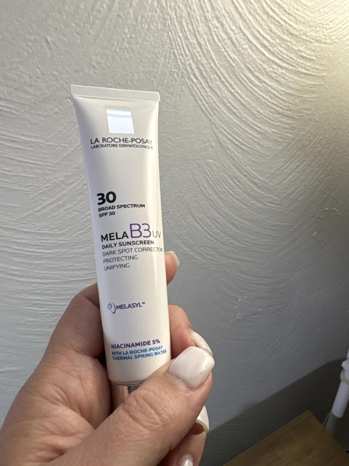La Roche-Posay Mela B3 UV Daily Sunscreen, Face Moisturizer With SPF 30 + Anti-Aging Melasyl + 5% Niacinamide, Helps Correct & Protect From Sun Damage, No White Cast customer photo 1