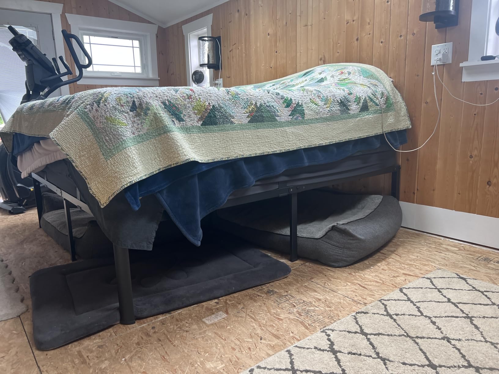 VIPSHOW 18 Inch King Size Bed Frame, 3500Lbs Heavy Duty Metal Platform with Round Corner Legs Mattress Slide Stopper, Steel Slat Support No Box Spring Needed, Noise Free, Non-Slip, Easy Assembly customer photo 1