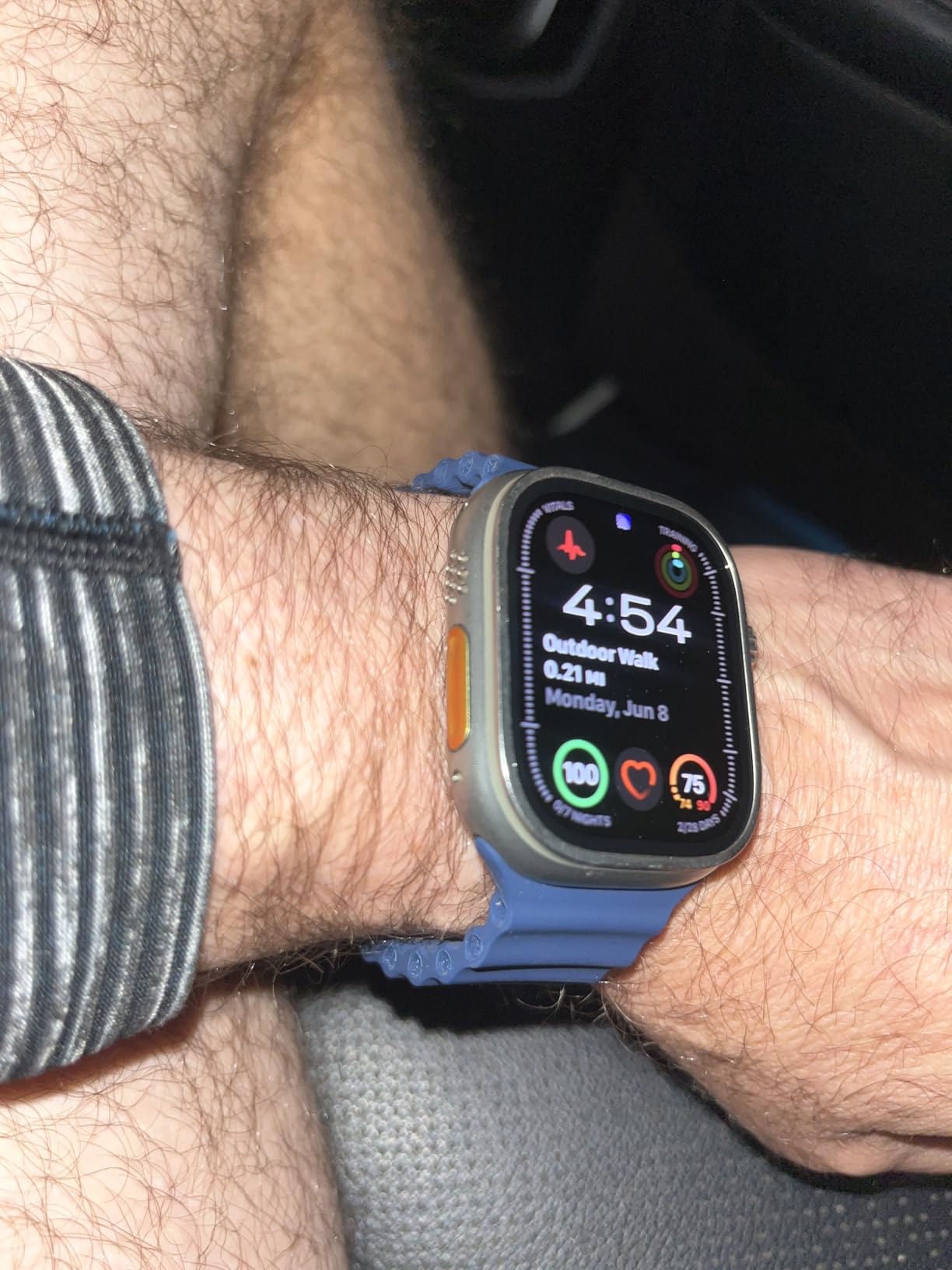 Apple Watch Ultra 2 [GPS + Cellular, 49mm] - Titanium Case with Blue Ocean Band, One Size (Renewed) customer photo 2