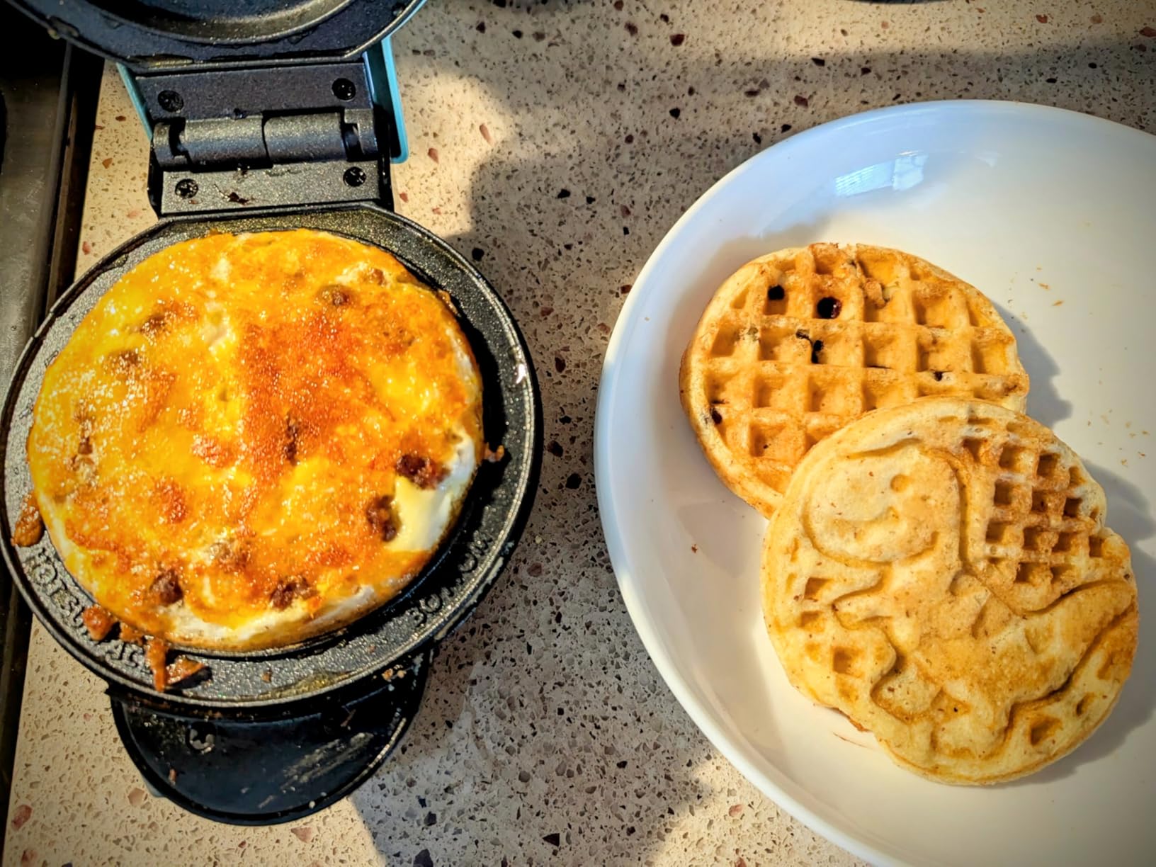 Dash MultiMaker Mini System - Compact Waffle Maker for Family Breakfasts - Removable Griddle Plates & nonstick surface - 6 Plates - Aqua customer photo 1