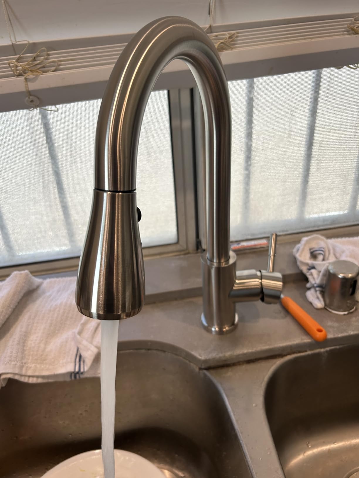 Hiqufet Touchless Kitchen Sink Faucet with Pull Down Sprayer, Stainless Steel Smart Motion Sensor Faucet for Pot Filler, Farmhouse Camper Bar Sink Laundry Room, Brushed Nickel customer photo 2