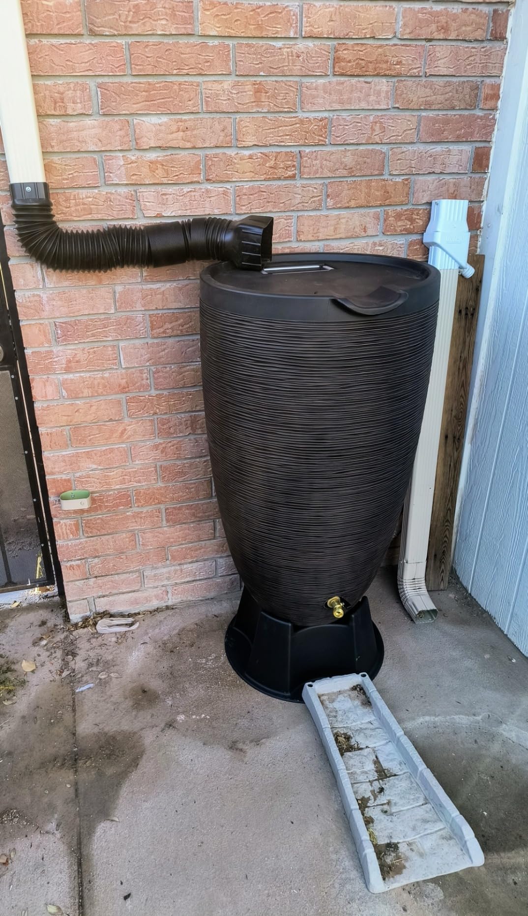 RTS Home Accents 50-Gallon Newport Rain Barrel with Stand and Removable Lid, Slate Color customer photo 2