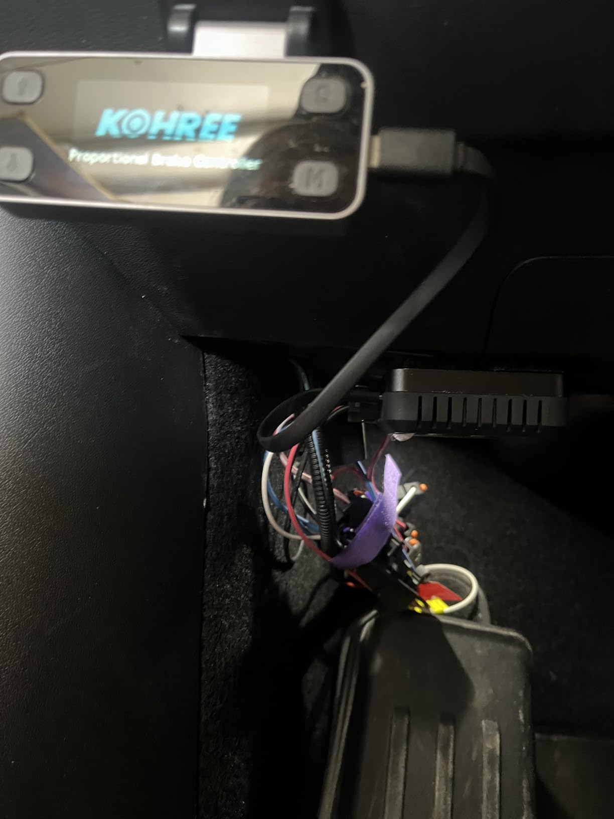 Kohree Upgraded Trailer Brake Controller Kit, Split Design, LCD Screen, Smart Chip, Proportional Braking, Electric Brake Controller for Trailers with 1-4 Axles customer photo 1