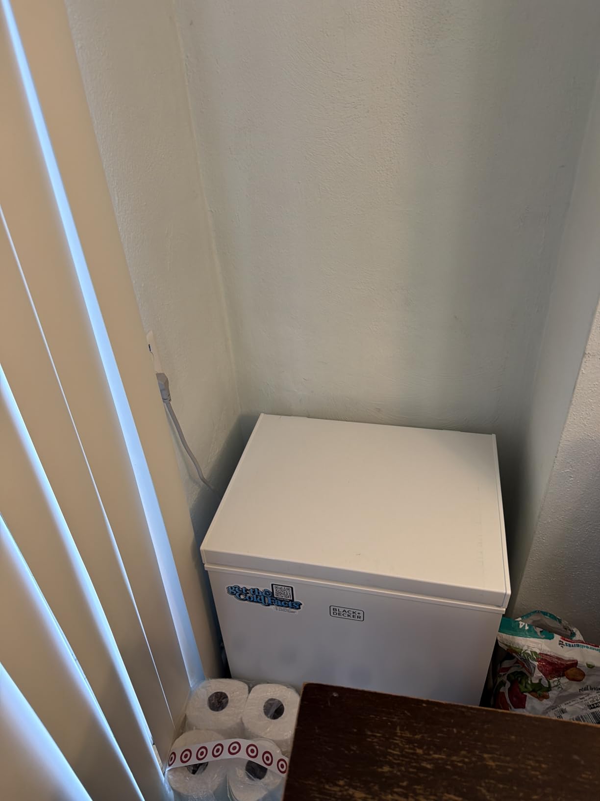 BLACK+DECKER 13 Cu. Ft. Chest Freezer, Deep Freezer with Top Opening, Freezer Chest with Removable Storage Basket, Mechanical Temperature Control, Manual Defrost, R600a Refrigerant, BCF1300E, White customer photo 1