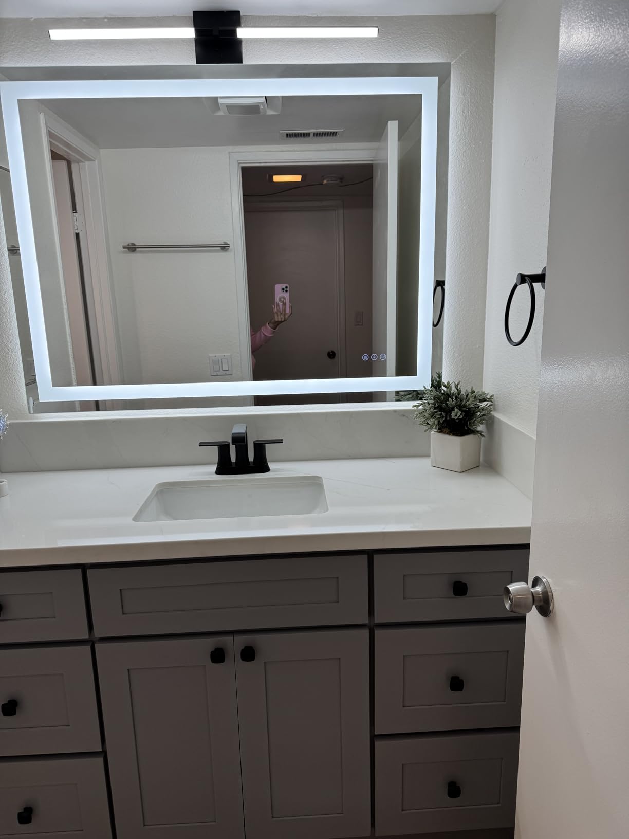 Ensenior Modern Bathroom Vanity Light 24 inch, Built-in Dimmer, 14W Dimmable 5CCT Led Bath Lights, Black Bar Vanity Light for Bathroom Mirror Cabinets Bedroom-FCC & ETL Certificated customer photo 1