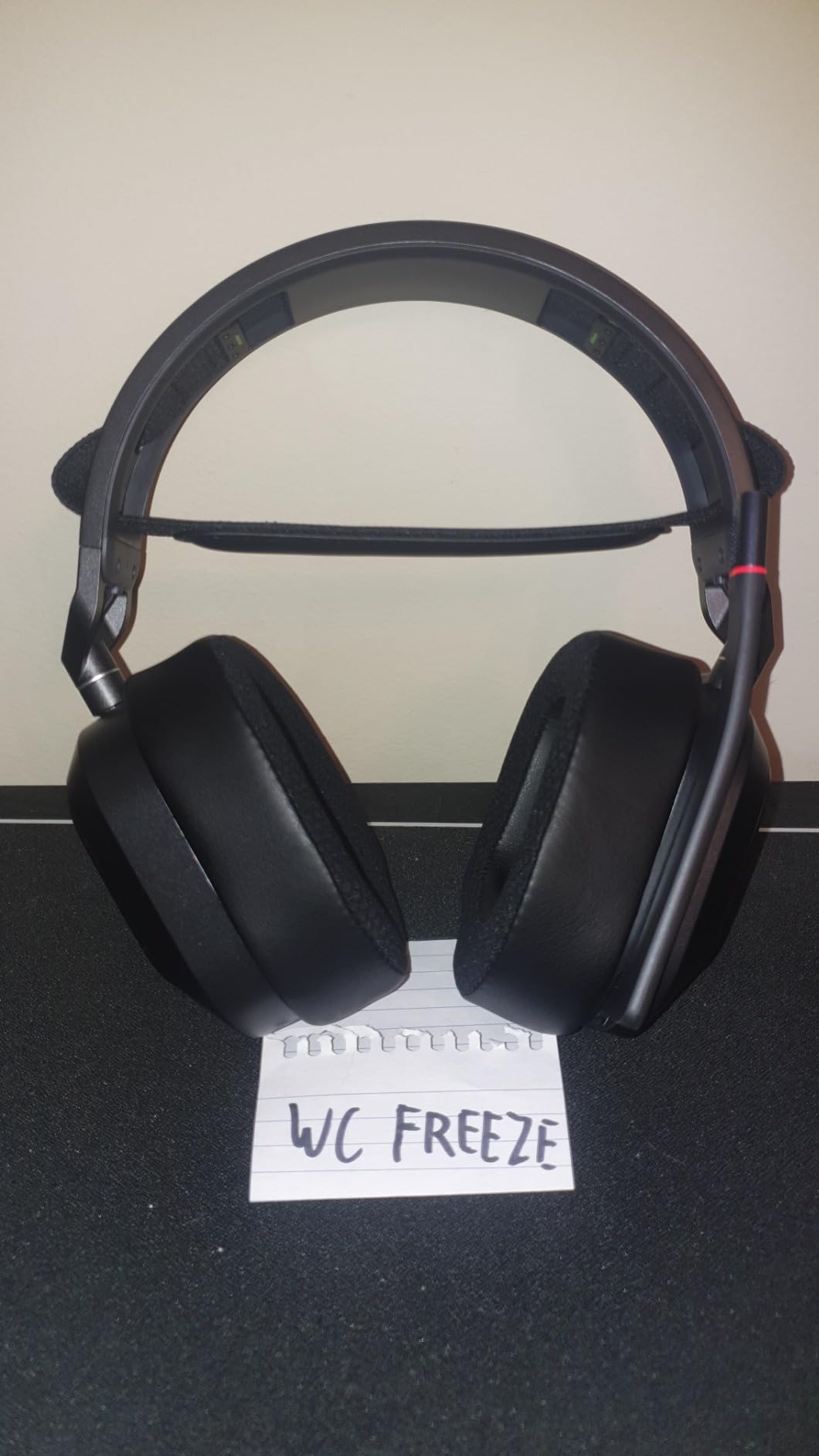 HS80 MAX Wireless Multiplatform Gaming Headset with Bluetooth - Dolby Atmos - Broadcast Quality Microphone - iCUE Compatible - PC, Mac, PS5, PS4, Mobile - Steel Gray customer photo 1