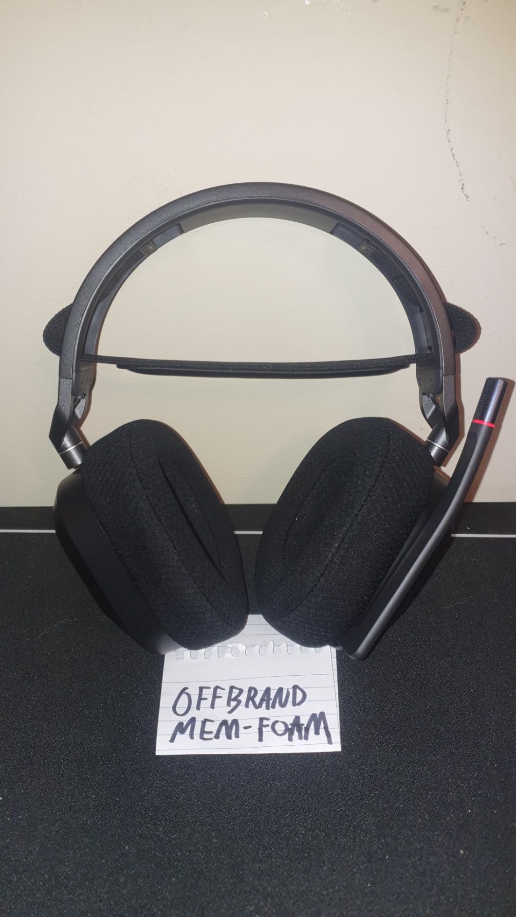 HS80 MAX Wireless Multiplatform Gaming Headset with Bluetooth - Dolby Atmos - Broadcast Quality Microphone - iCUE Compatible - PC, Mac, PS5, PS4, Mobile - Steel Gray customer photo 2