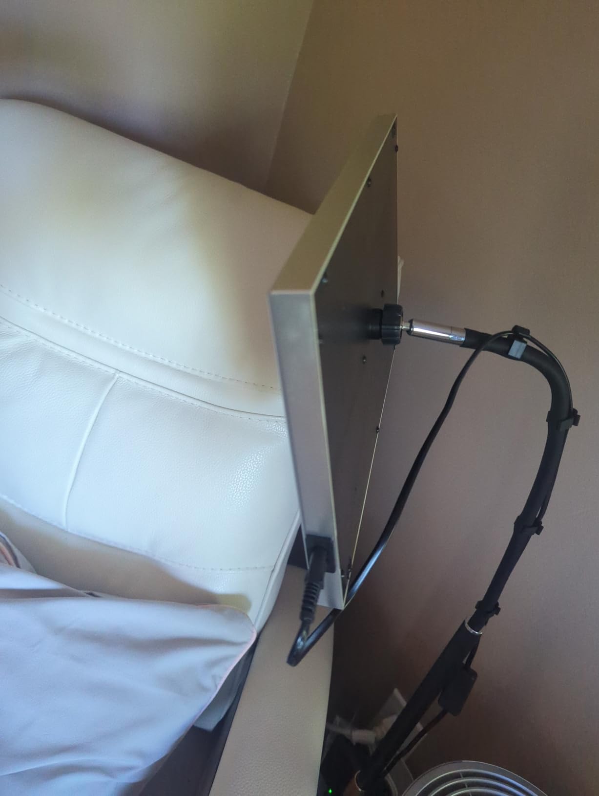 i-Venoya Red Light Therapy for Body: Infrared Light Therapy Panel Lamp with Stand, 660nm Deep Red and 850nm Near Infrared LED Device at Home for Face and Body customer photo 1