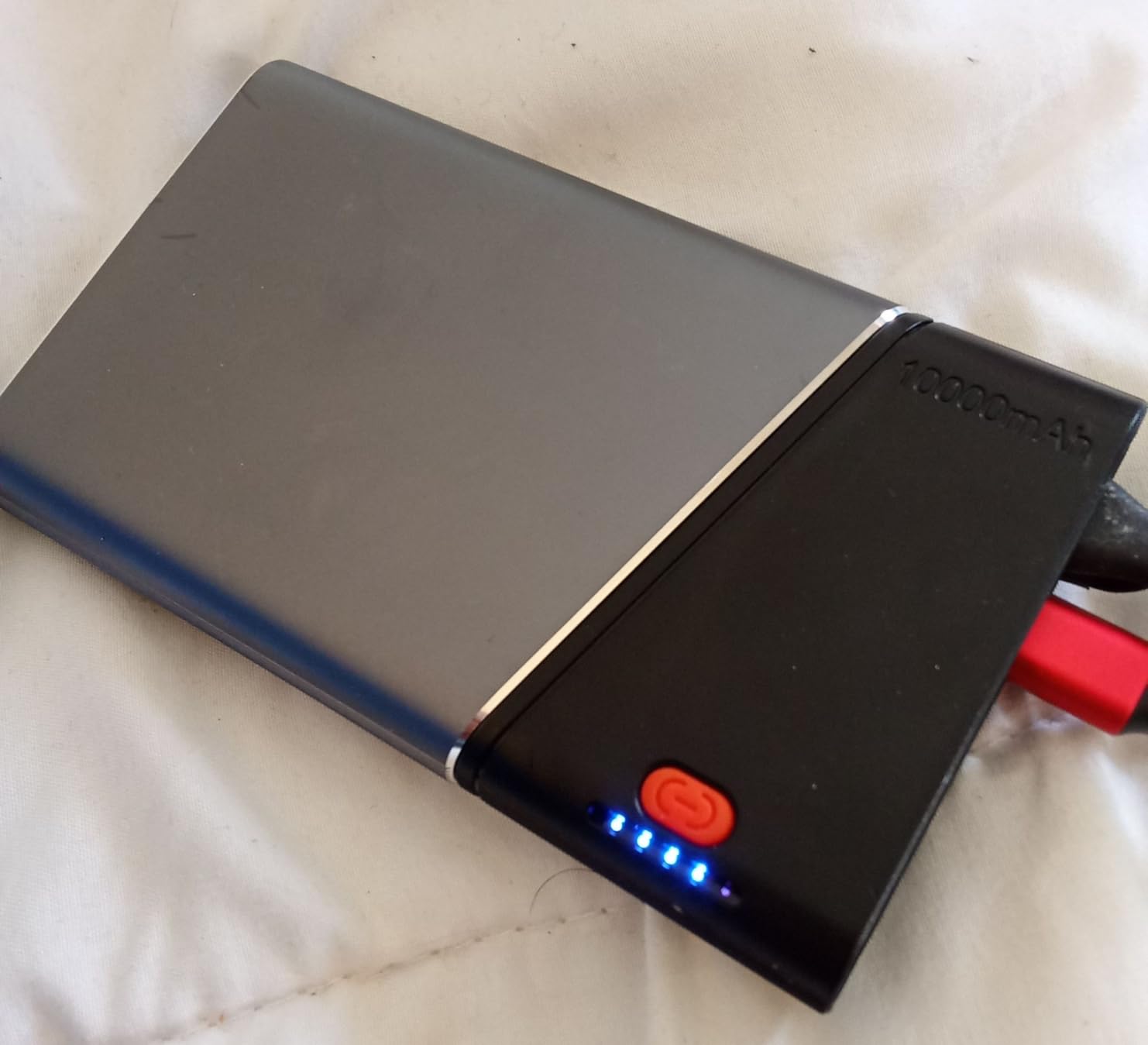 Aaoyun Portable Charger Power Bank, 10000mAh 22.5W PD Fast Charging Powerbank with Built-in USB C Cable, Slim External Phone Battery Pack for iPhone 17/16/15 Samsung S24 Android etc (Black) customer photo 2