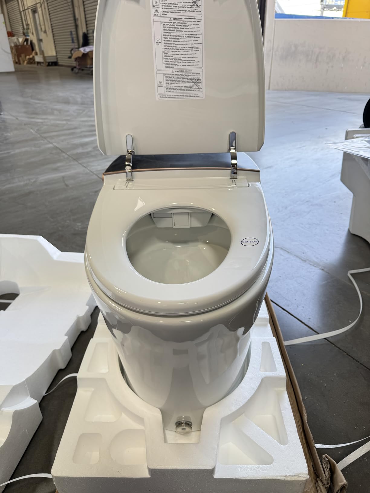 Casta Diva Smart Toilet with Tank, Foam Dispenser, Soft-Close Lid, Foot Kick & Off-seat Auto Flush, Heated Seat, Warm Water & Dryer, Blackout Flush, 1.06 GPF Digital Display with Remote (CD-Y010L) customer photo 2