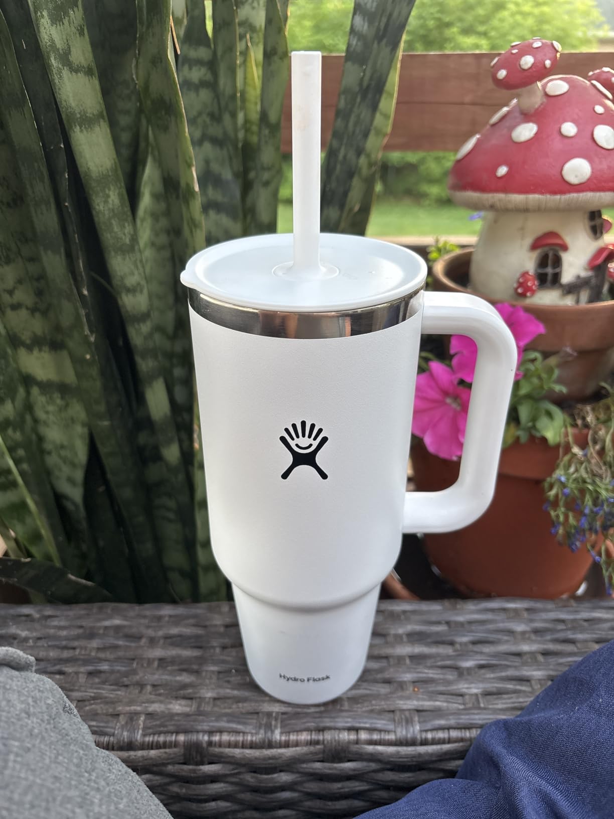 Hydro Flask 40 Oz Travel Tumbler with Handle, Lid and Straw - Insulated Stainless Steel in 40 Oz Surf Blue customer photo 1