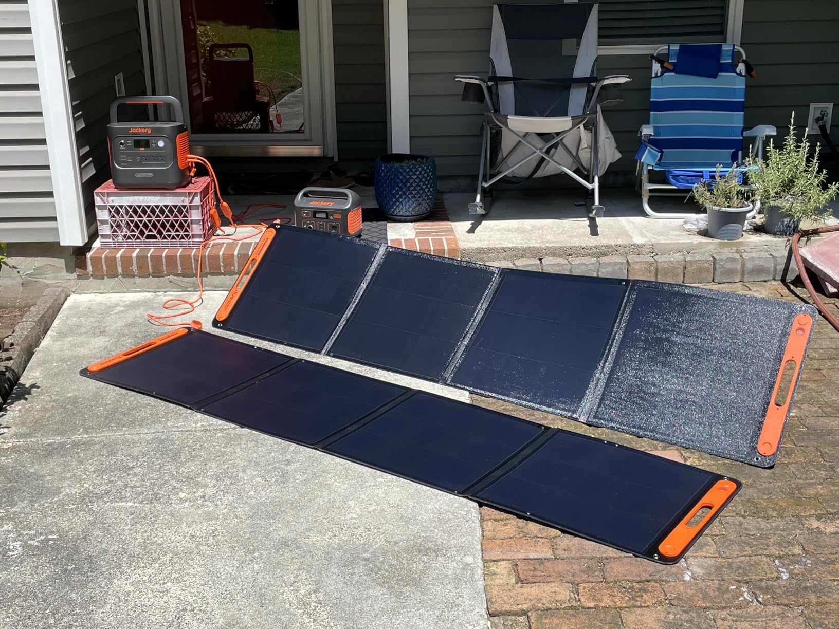 Jackery Explorer 2000 v2 Portable Power Station with 2x200W Solar Panels, 2042Wh LiFePO4 Battery, 2200W Solar Generator, 20ms UPS customer photo 1