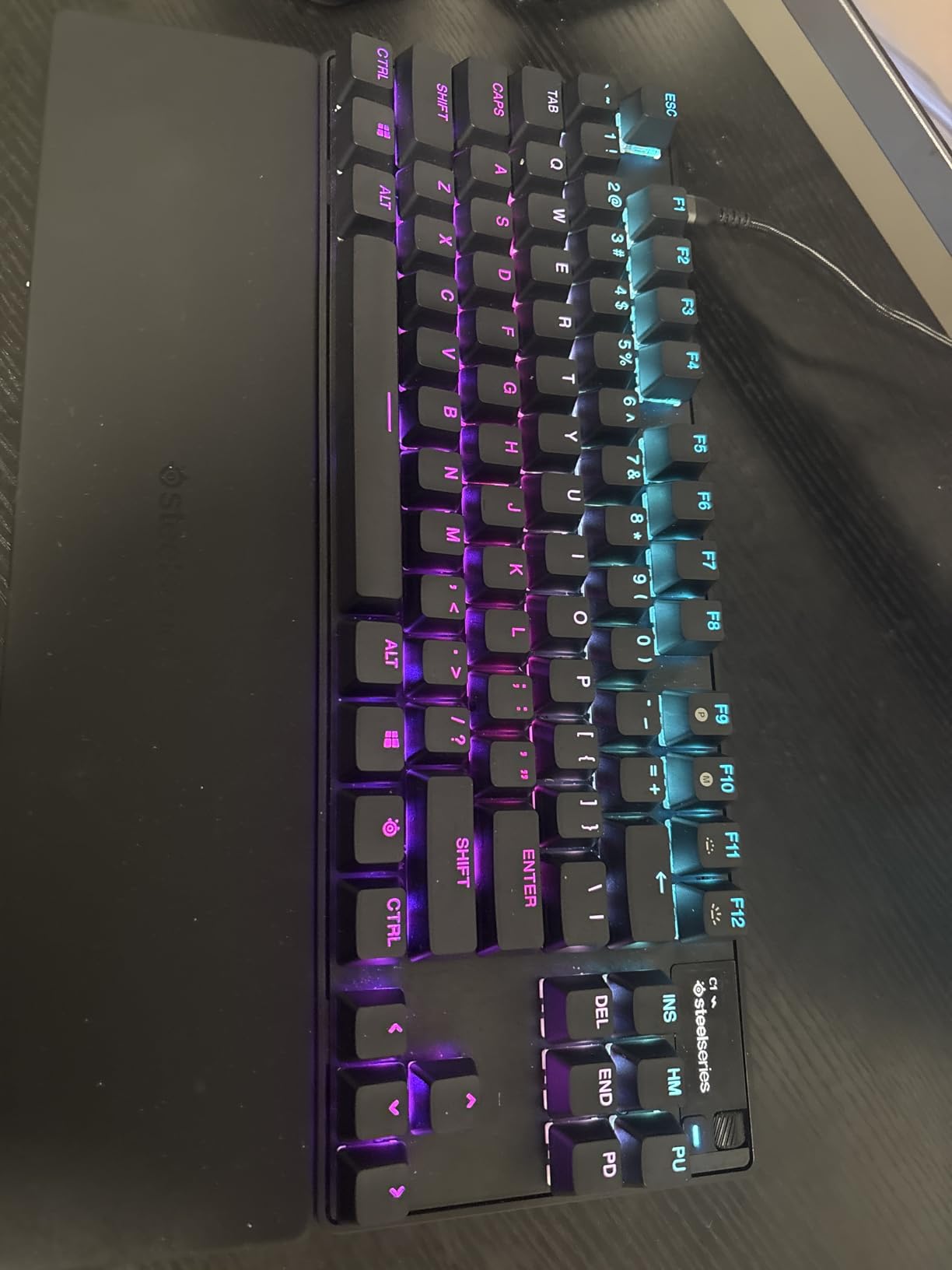 SteelSeries Apex Pro TKL Gen 3 OmniPoint 3.0 HyperMagnetic Switches - Adjustable Actuation - Rapid Trigger - Game-Ready Presets - Protection Mode - Rapid Tap/SOCD - OLED - RGB - PBT Keycaps - USB-C customer photo 2