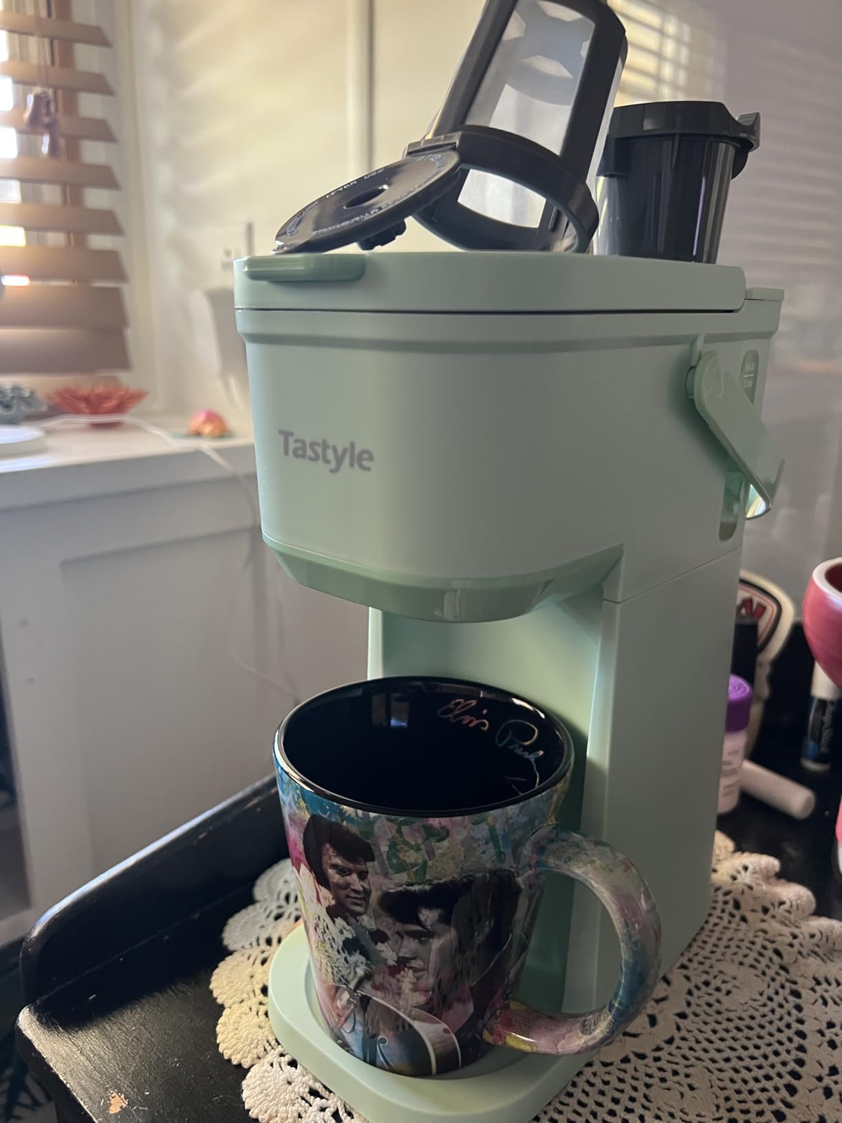 Tastyle Single Serve One Cup Coffee Maker, for K Cups and Grounds, Mini Coffee Maker with Portable Handle, 6 to 12 Oz Brew Size, for Travel, Camping, Office, RV and Dorm, 120V, Black and Gold customer photo 1