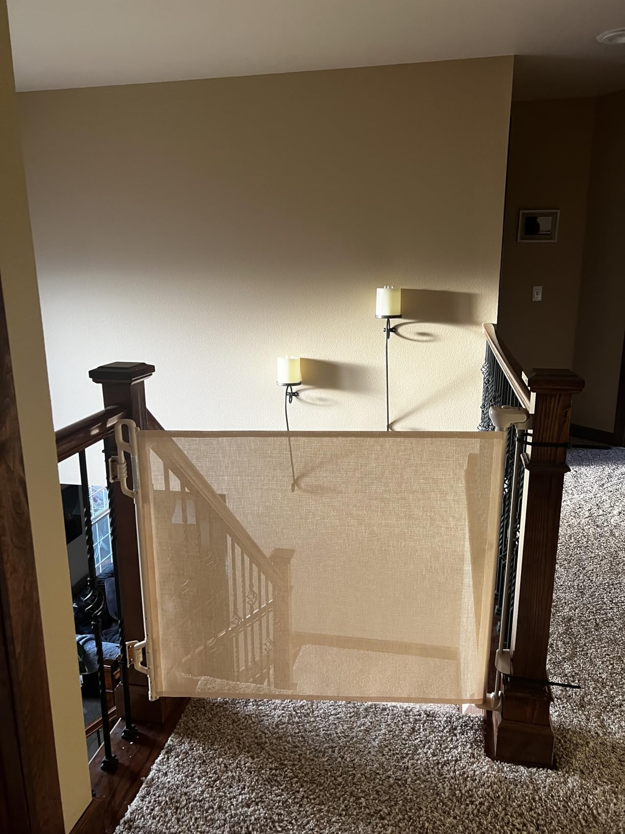Spaceany Retractable Safety Baby Gate or Mesh Dog Gate, Durable Portable Mesh Retractable Gate, Easy to Use for Stairs, Doorways, Hallways, Indoor, Outdoor, 33.5
