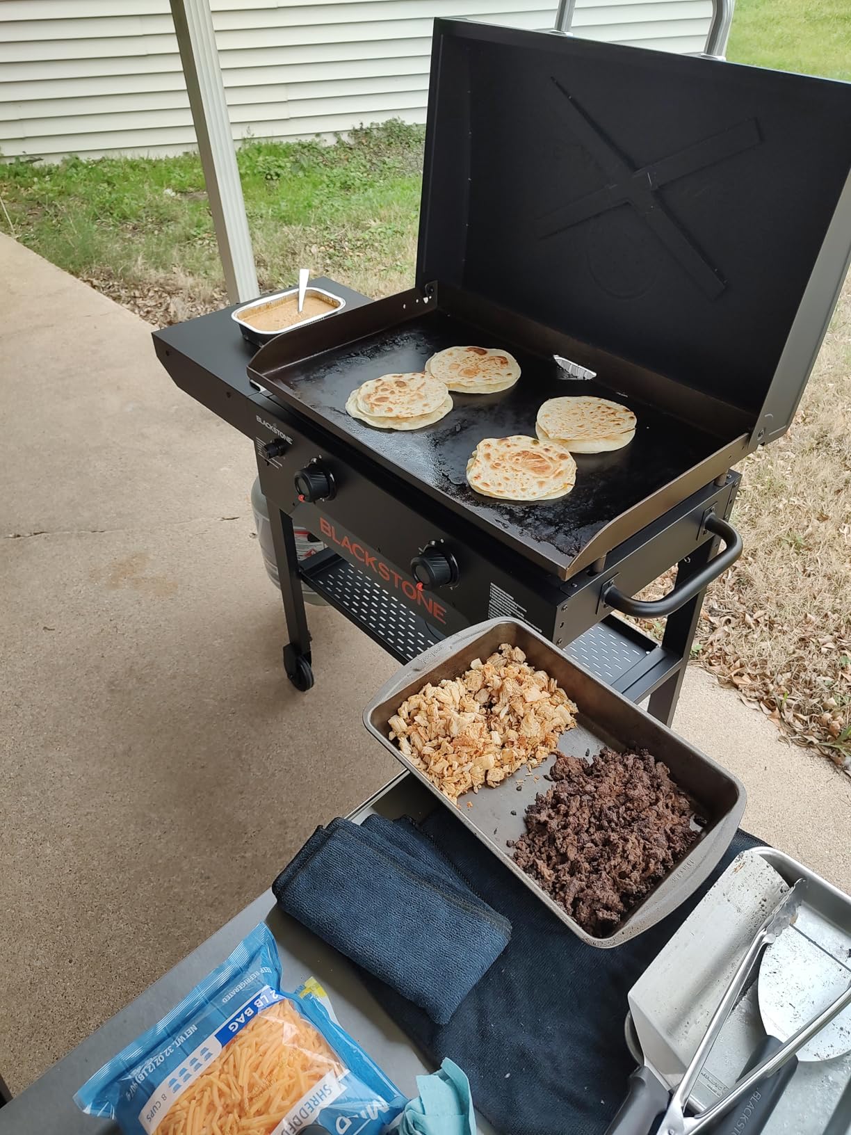 Blackstone 28 Inch Original Omnivore Griddle 2206, 2 Burner Outdoor Flat Top Grill customer photo 1