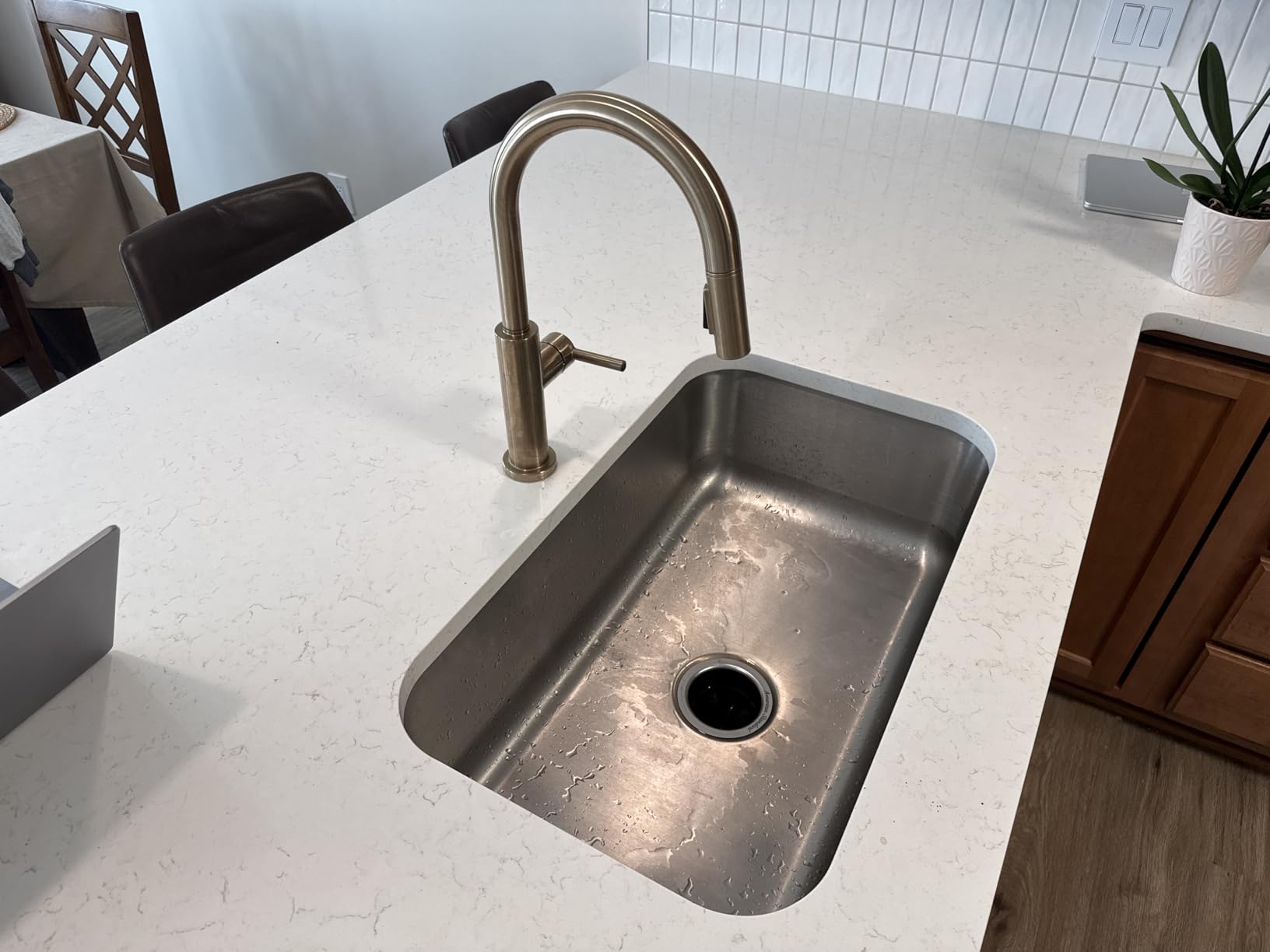 Delta Nicoli Brushed Nickel Kitchen Faucet with Pull Down Sprayer, Modern Single Hole Kitchen Sink Faucet, Single Handle, Stainless Steel 19867LF-SS customer photo 2