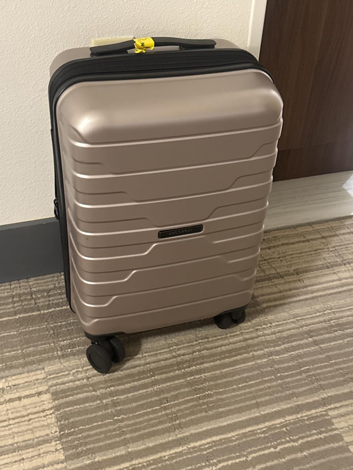 BAGSMART Carry On Luggage 22x14x9 Airline Approved with Spinner Wheels, Lightweight 20 Inch Luggage with TSA Lock, Expandable Hard Shell Carry On Suitcases for Men Women, Dark Blue customer photo 1